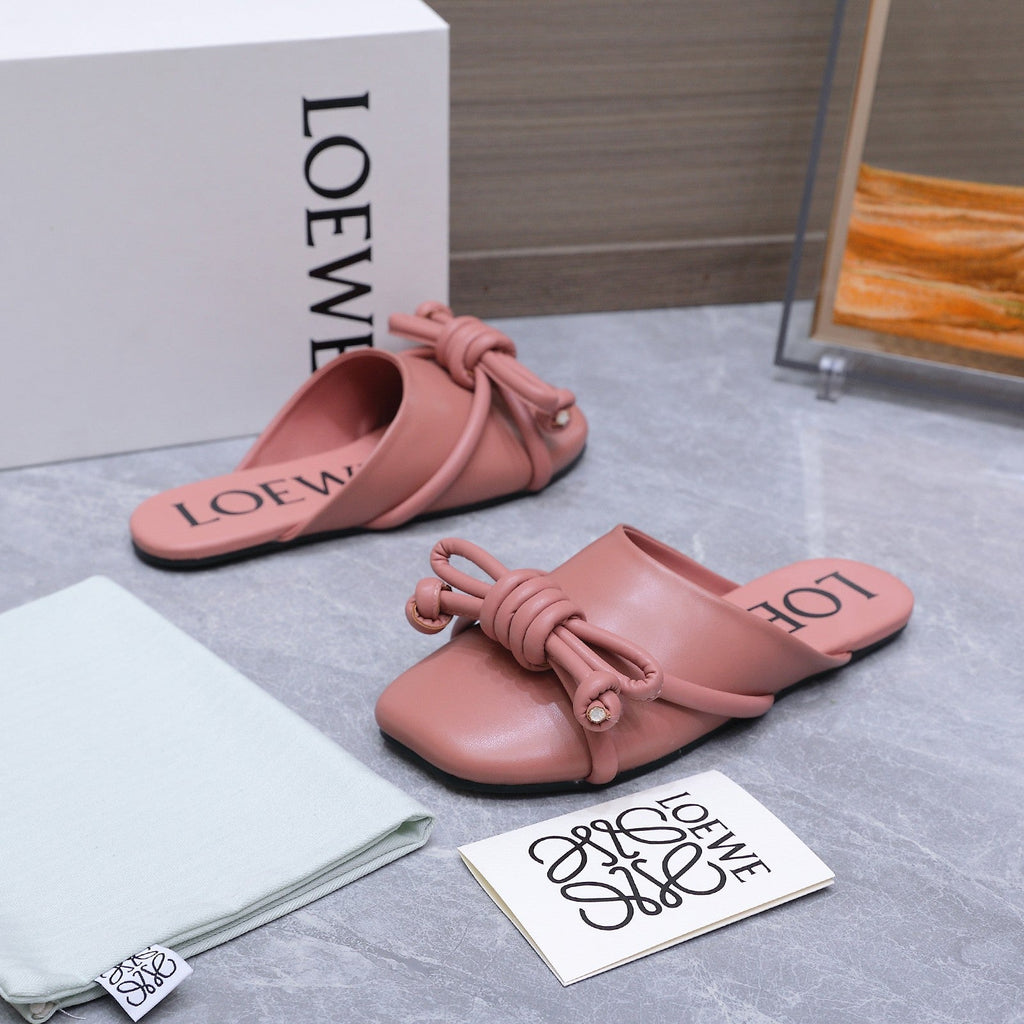 Loew 26 Knotted Closed-Toe Flat Mules Earthy Pink in Lambskin 759434