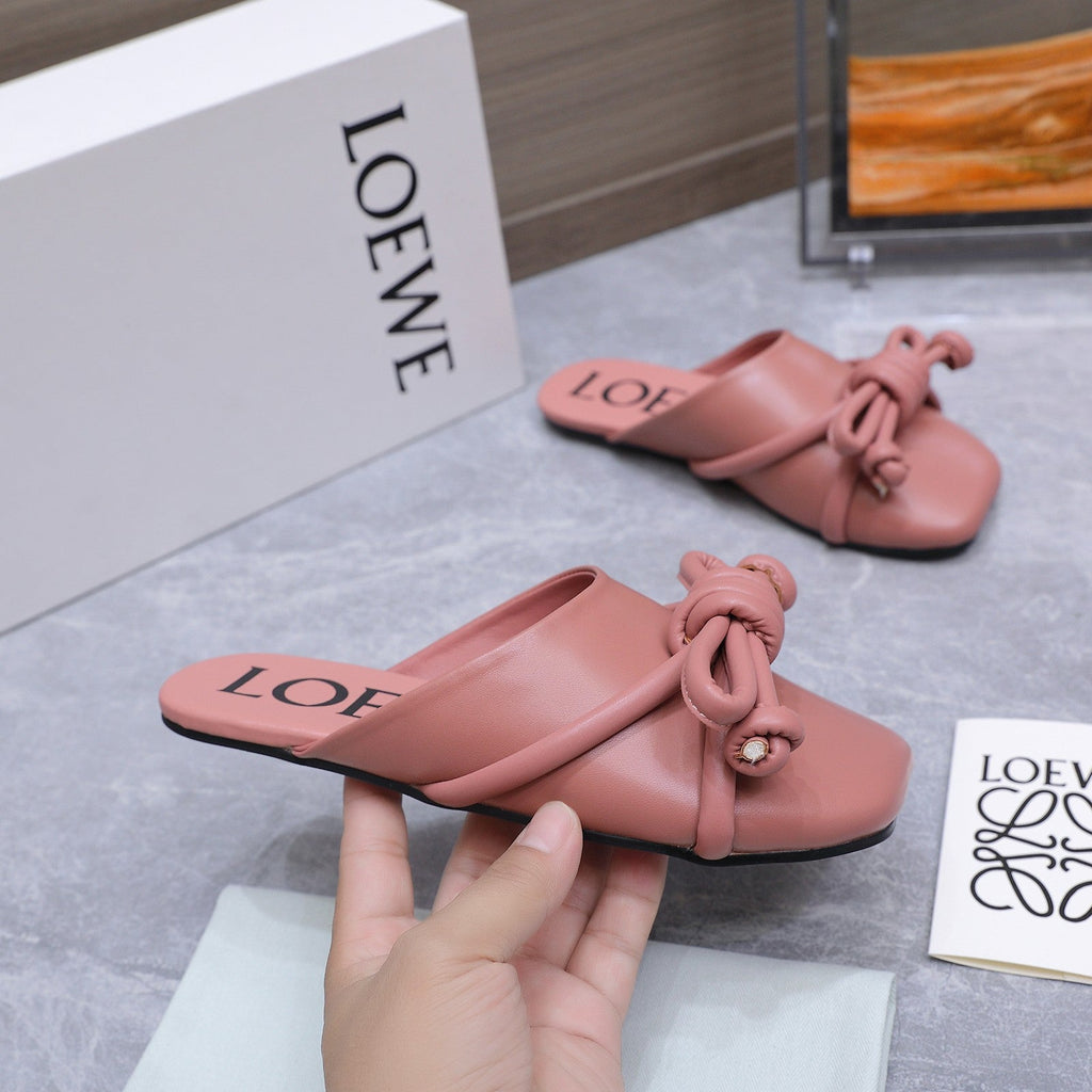 Loew 26 Knotted Closed-Toe Flat Mules Earthy Pink in Lambskin 759434
