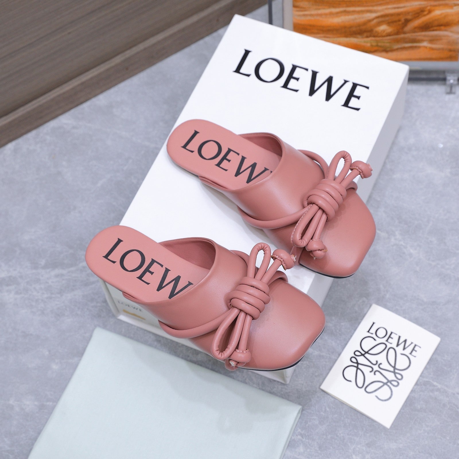 Loew 26 Knotted Closed-Toe Flat Mules Earthy Pink in Lambskin 759434