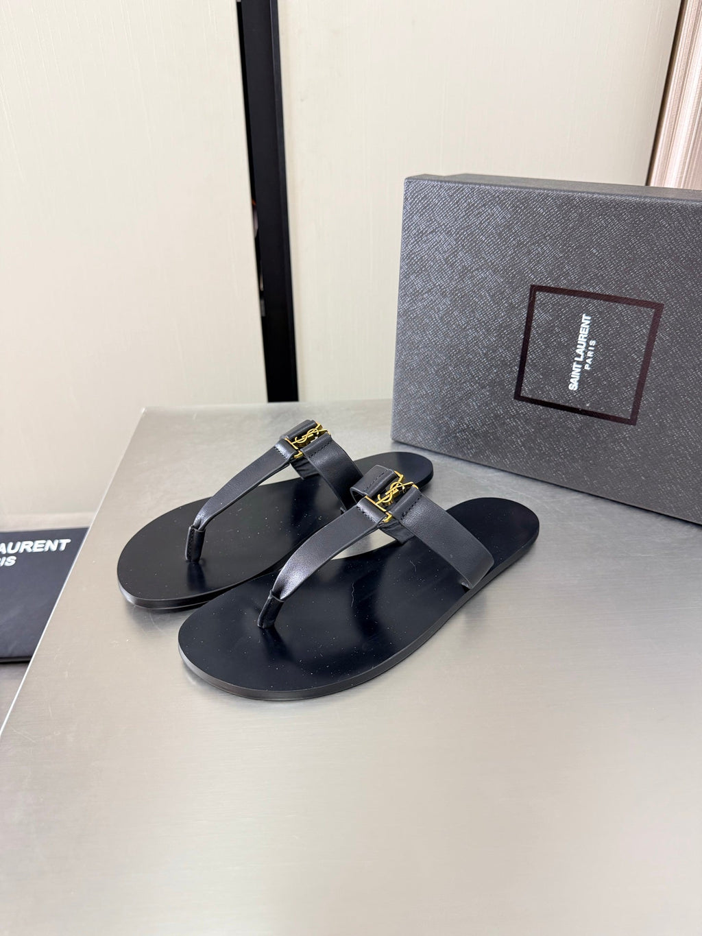 YSL Flat Flip-flops Black in Cowhide 784708