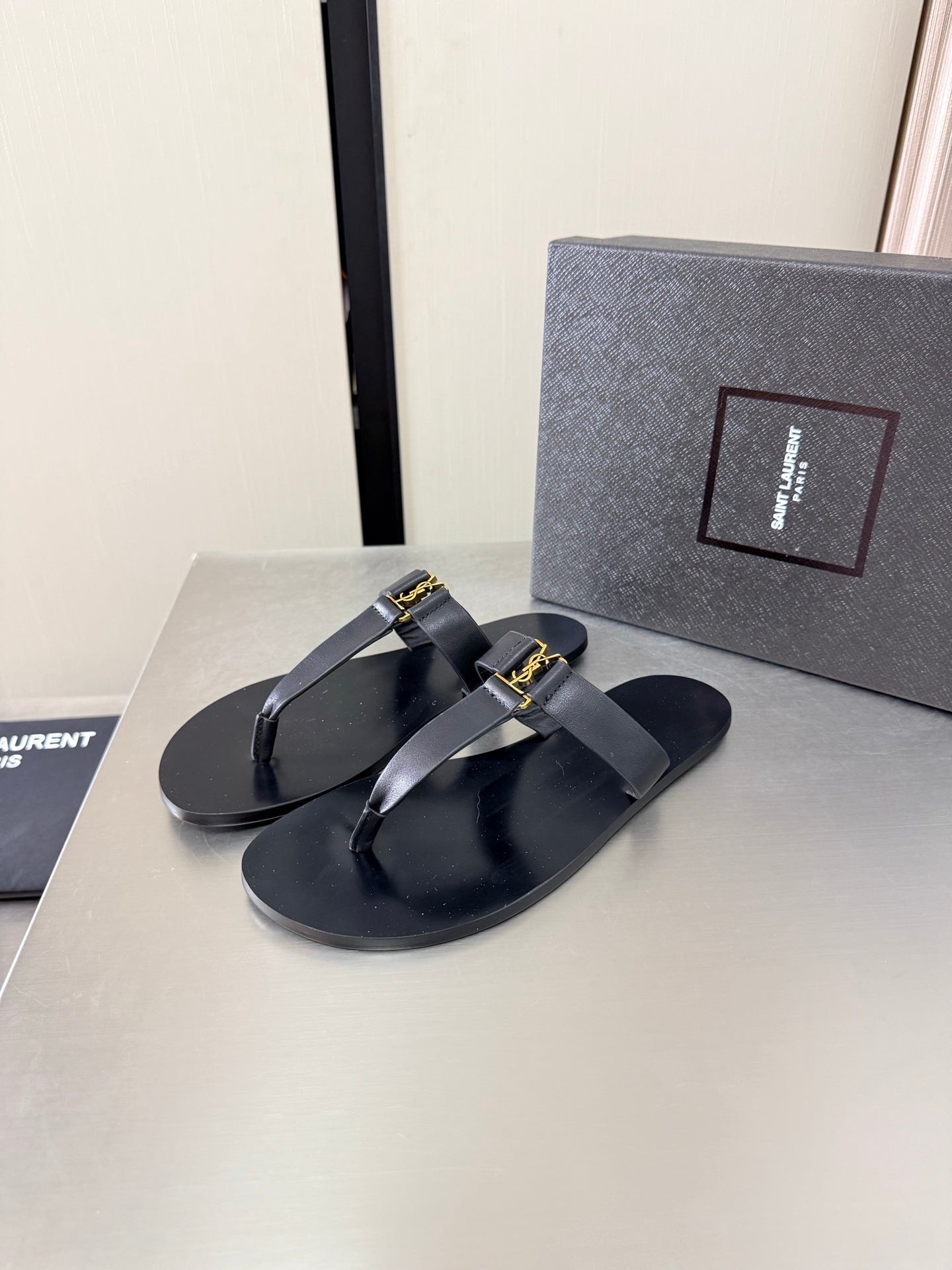 YSL Flat Flip-flops Black in Cowhide 784708