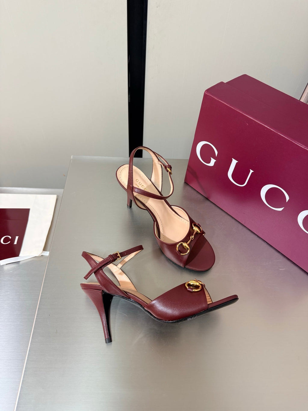 GG Buckle Stiletto Round Toe Heel Height 85mm Burgundy in Calfskin 784469