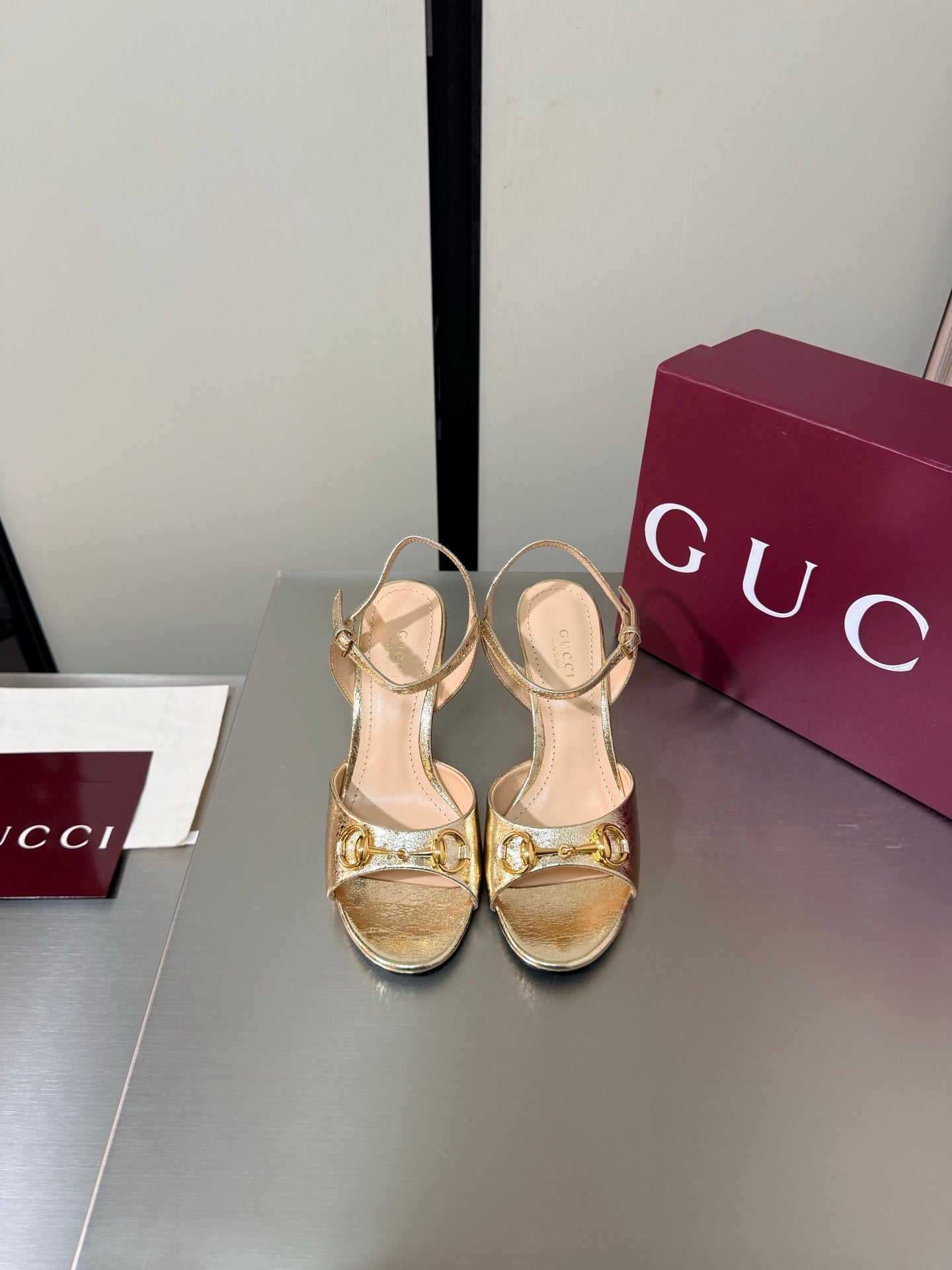 GG Buckle Stiletto Round Toe Heel Height 85mm Gold in Calfskin 784468