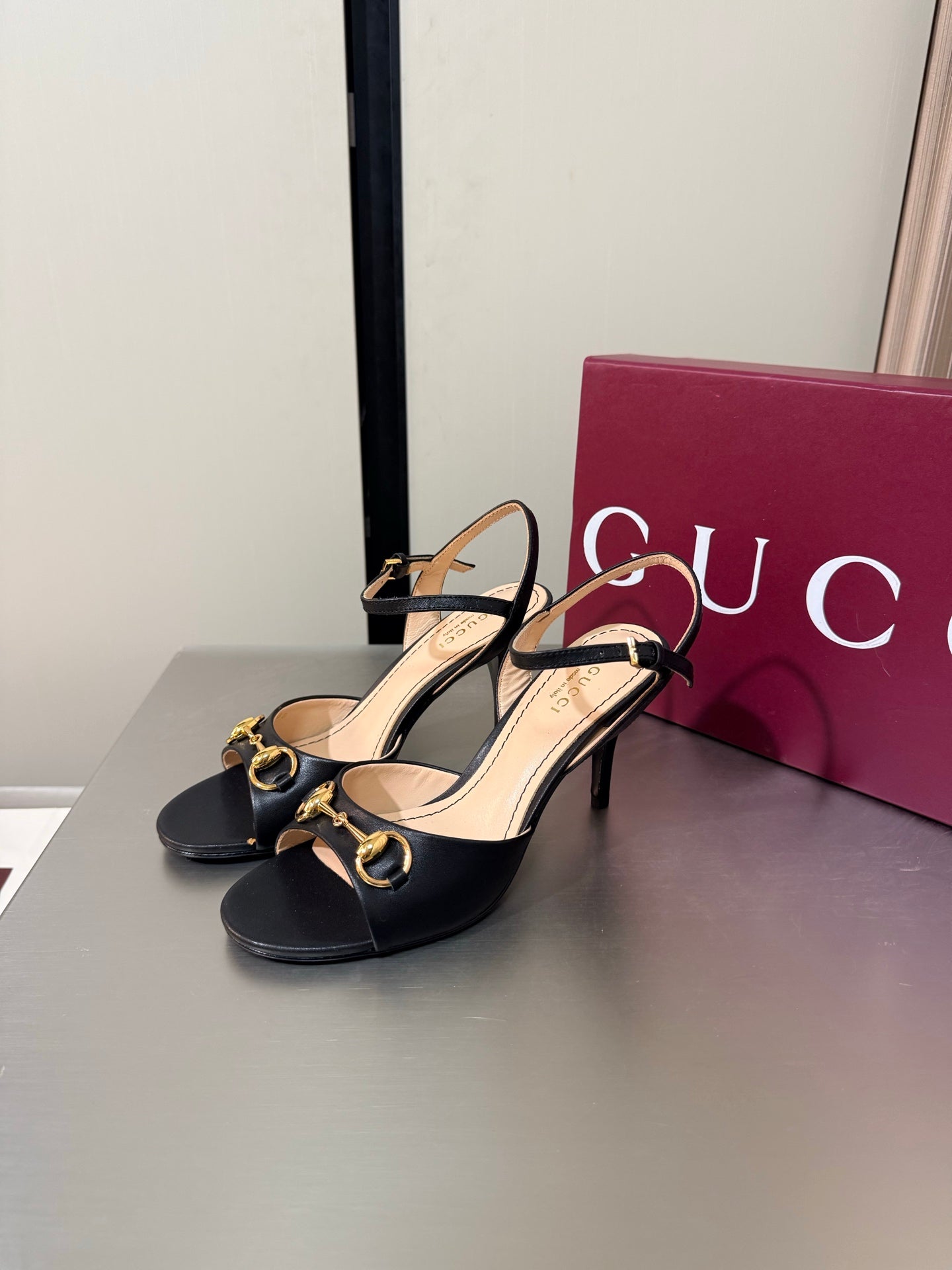GG Buckle Stiletto Round Toe Heel Height 85mm Black in Calfskin 784467