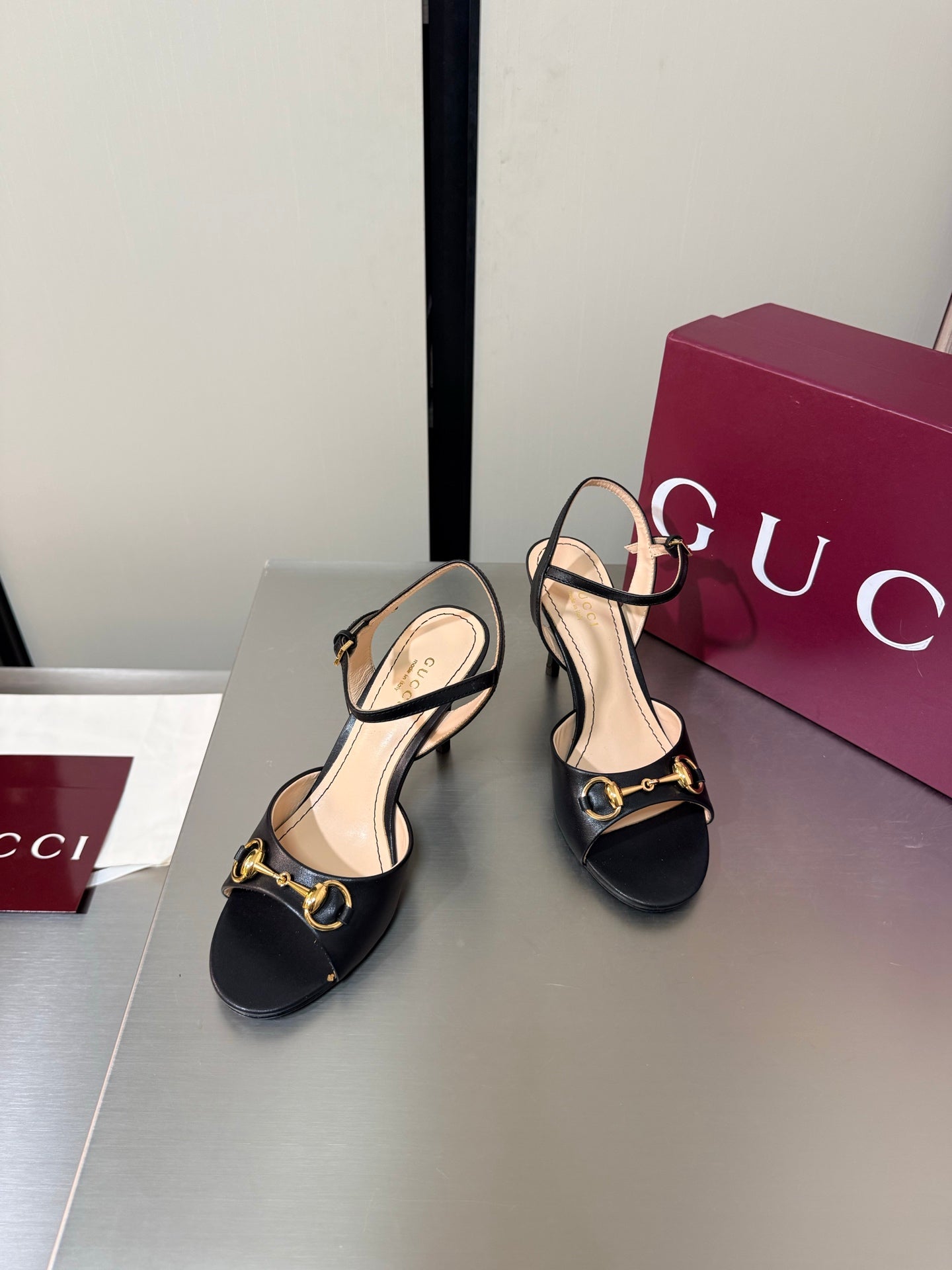 GG Buckle Stiletto Round Toe Heel Height 85mm Black in Calfskin 784467