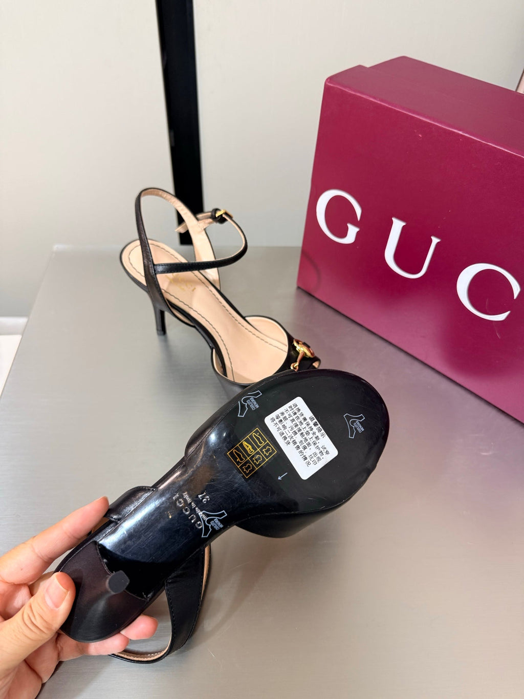 GG Buckle Stiletto Round Toe Heel Height 85mm Black in Calfskin 784467