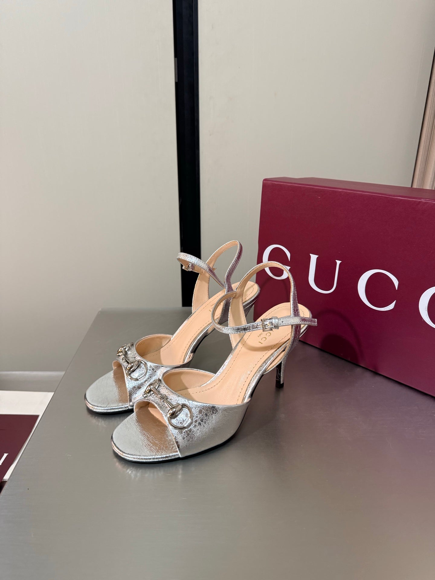 GG Buckle Stiletto Round Toe Heel Height 85mm Silver in Calfskin 784466