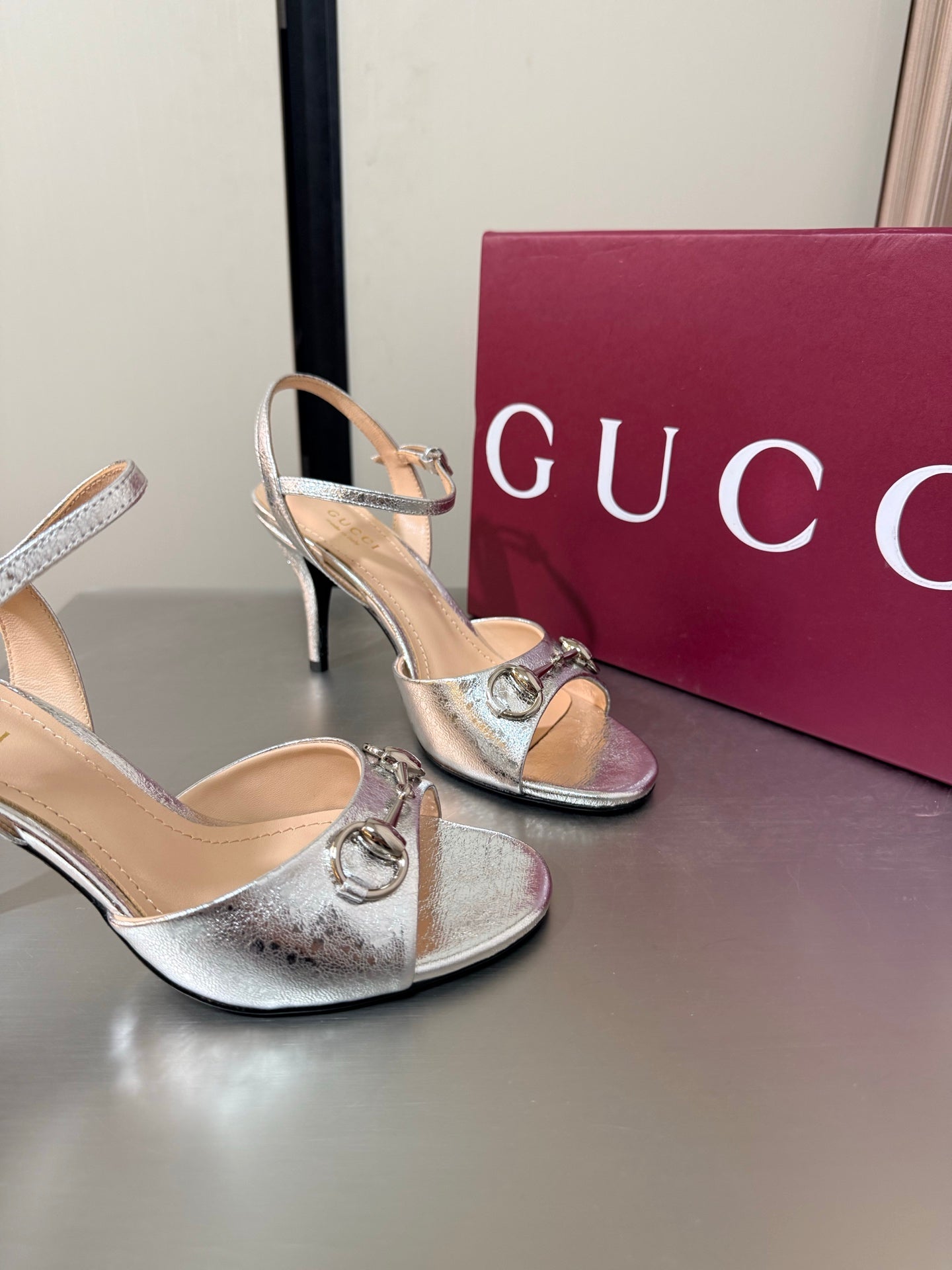 GG Buckle Stiletto Round Toe Heel Height 85mm Silver in Calfskin 784466
