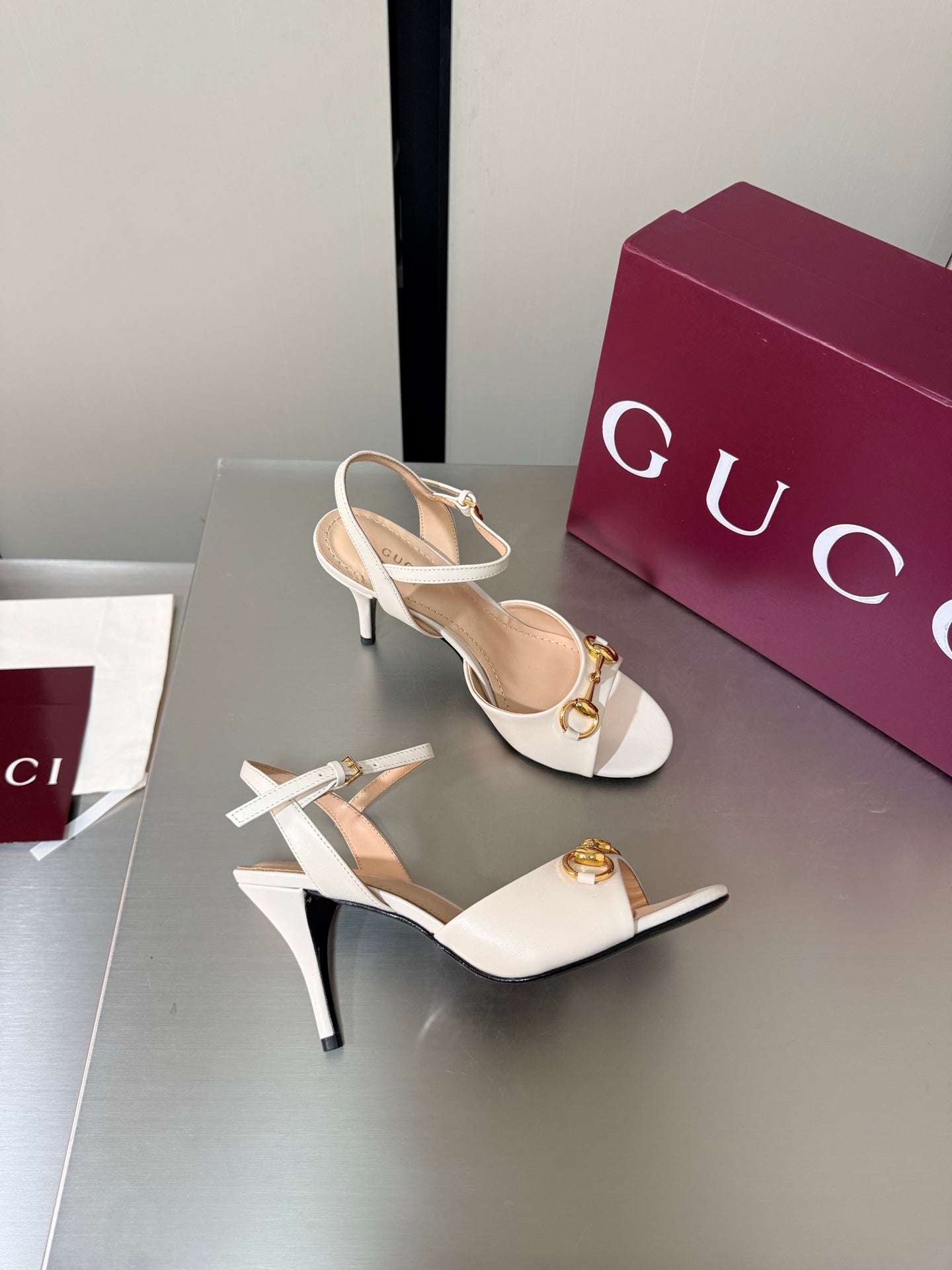 GG Buckle Stiletto Round Toe Heel Height 85mm White in Calfskin 784465