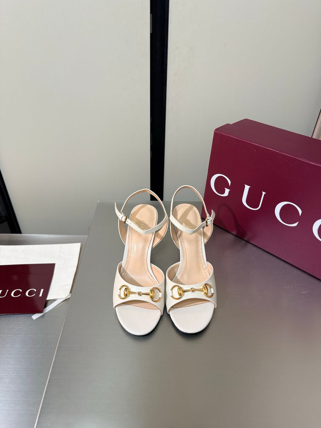 GG Buckle Stiletto Round Toe Heel Height 85mm White in Calfskin 784465