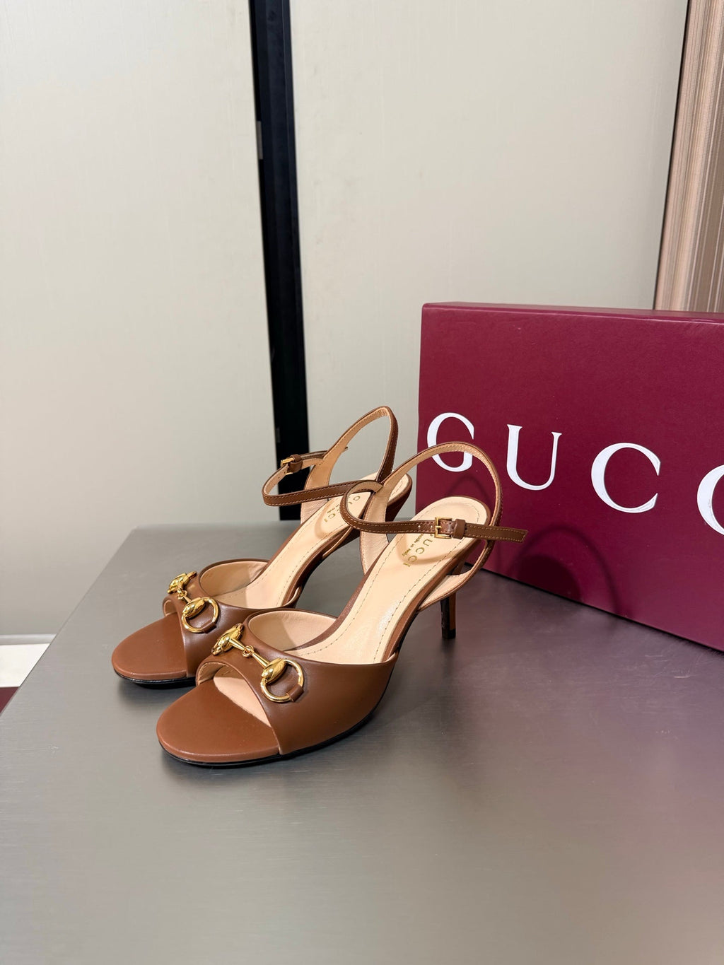 GG Buckle Stiletto Round Toe Heel Height 85mm Brown in Calfskin 784464