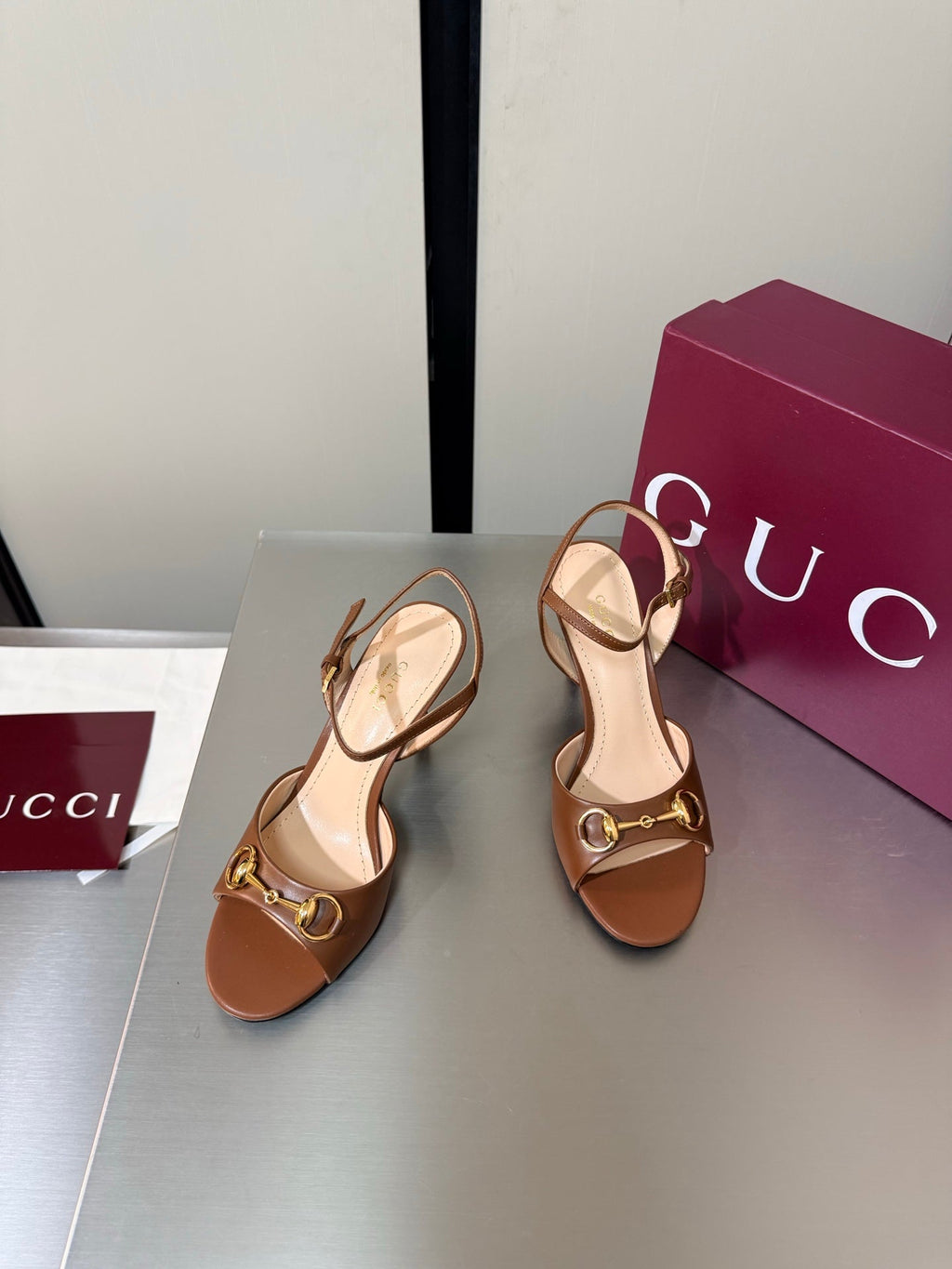 GG Buckle Stiletto Round Toe Heel Height 85mm Brown in Calfskin 784464
