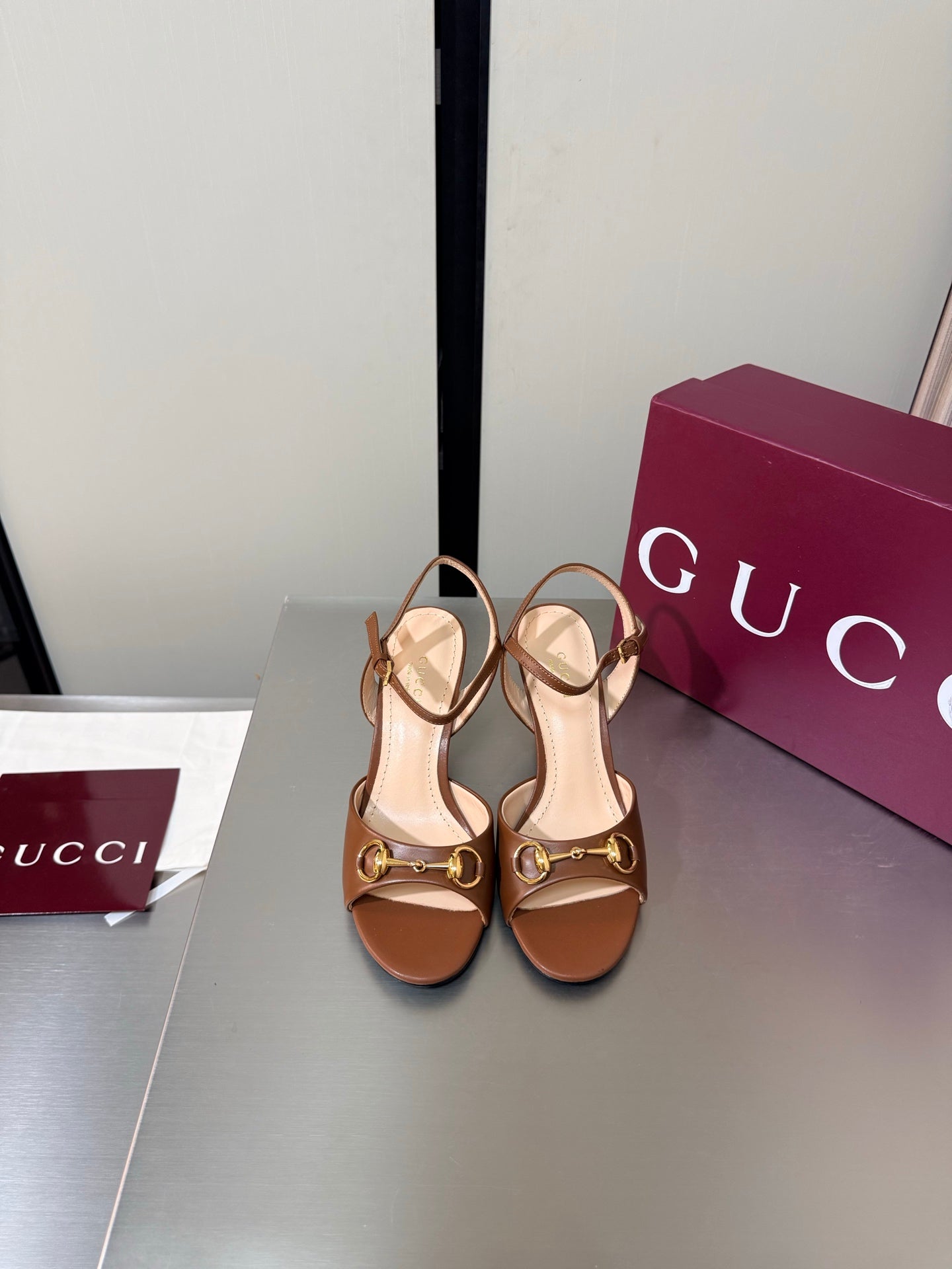 GG Buckle Stiletto Round Toe Heel Height 85mm Brown in Calfskin 784464