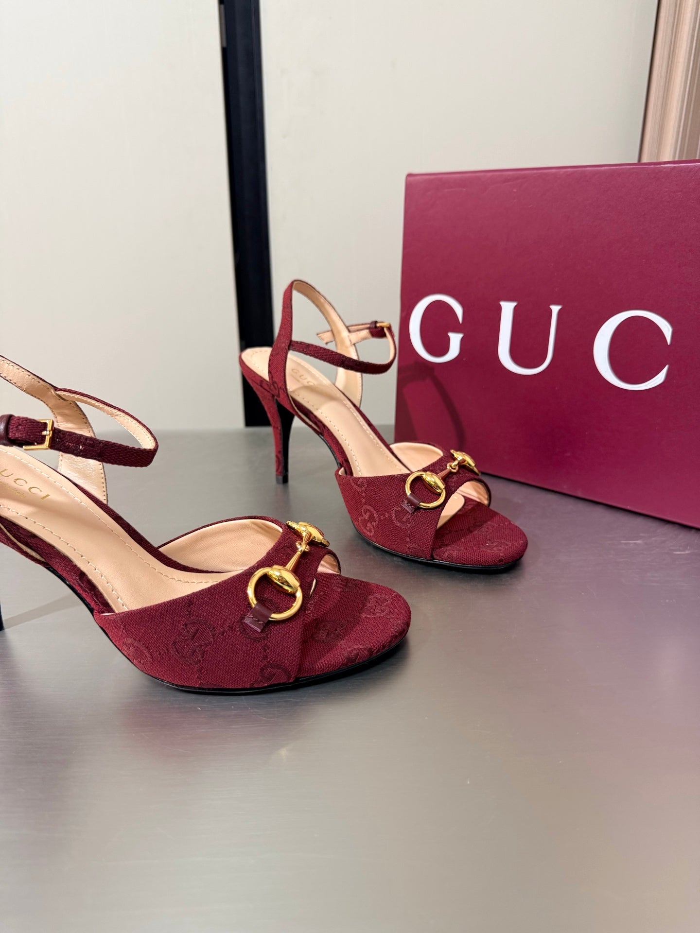 GG Buckle Stiletto Round Toe Heel Height 85mm Burgundy in Monogram 784462