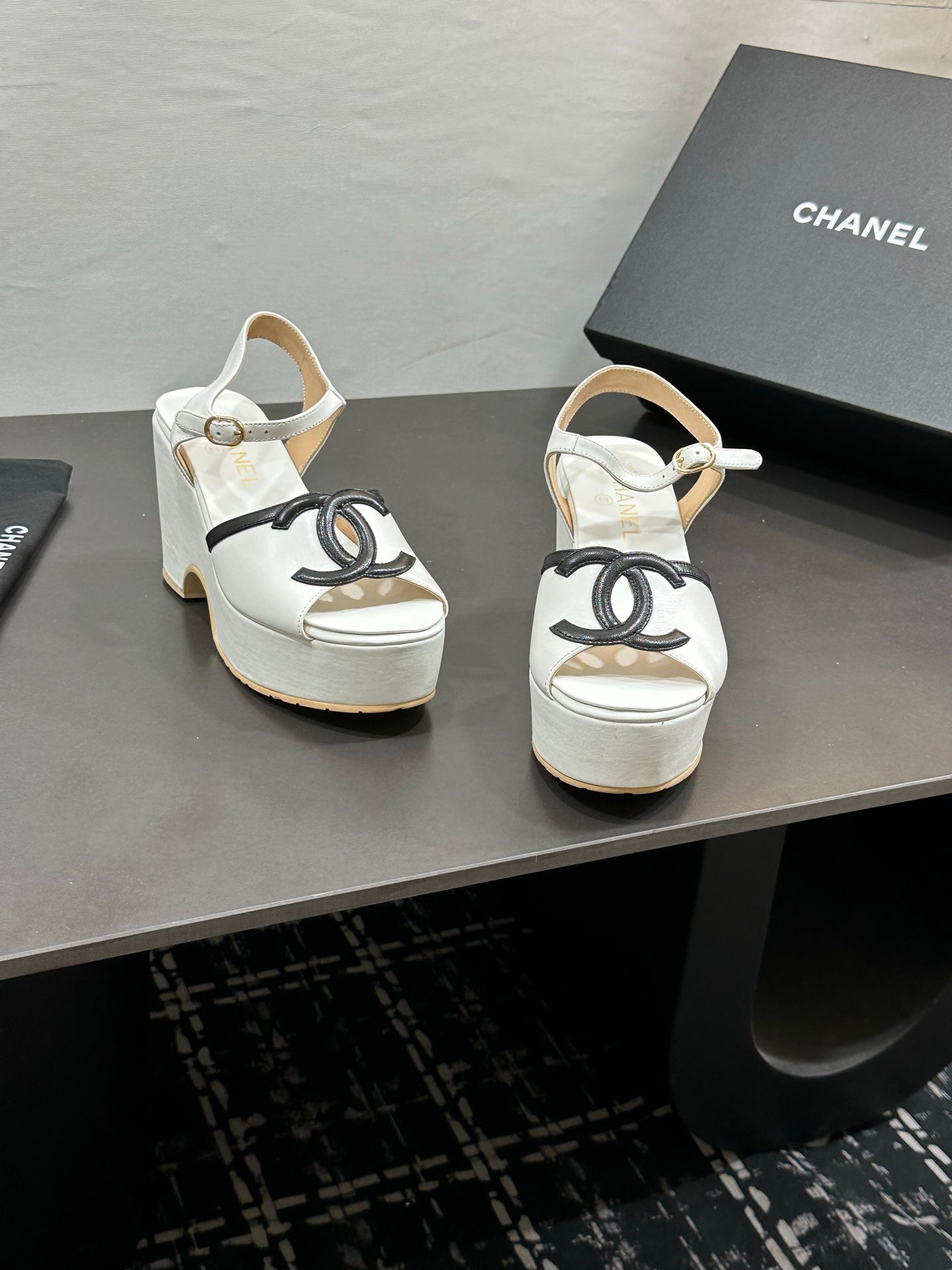 CC Platform Sandal White in Sheepskin 784211