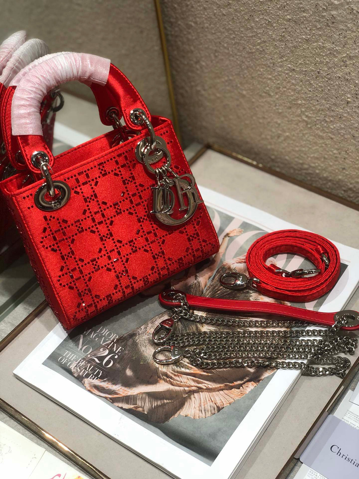LADY 24 HANDBAG EMBOSSED DIAMOND IN CHERRY RED CALFSKIN