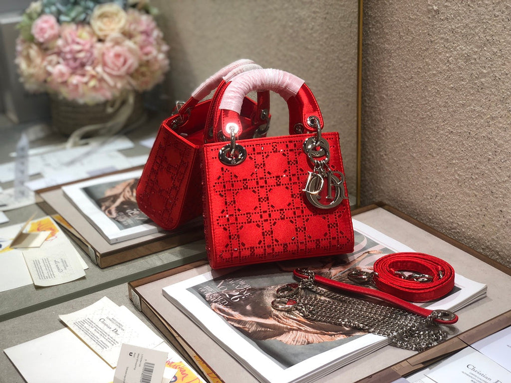 LADY 24 HANDBAG EMBOSSED DIAMOND IN CHERRY RED CALFSKIN