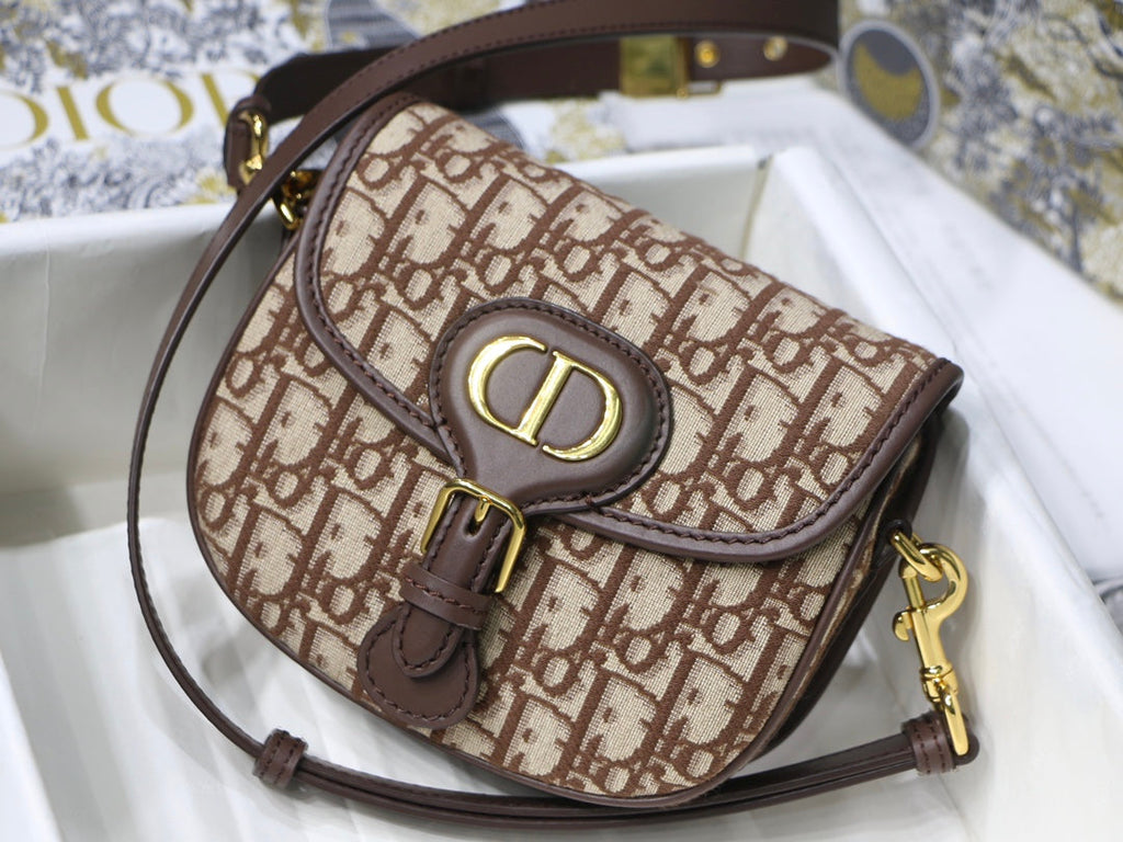 MEDIUM CD BOBBY 22CM CHOCOLATE OBLIQUE CANVAS GOLD HARDWARE