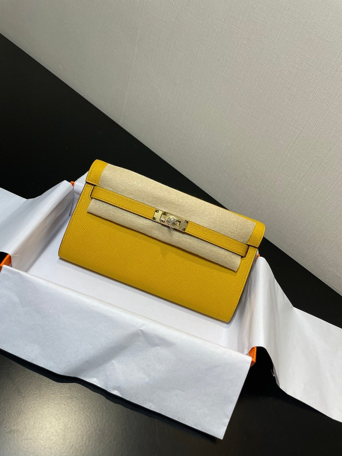 kelly to go wallet 20.5 yellow epsom gold hardware
