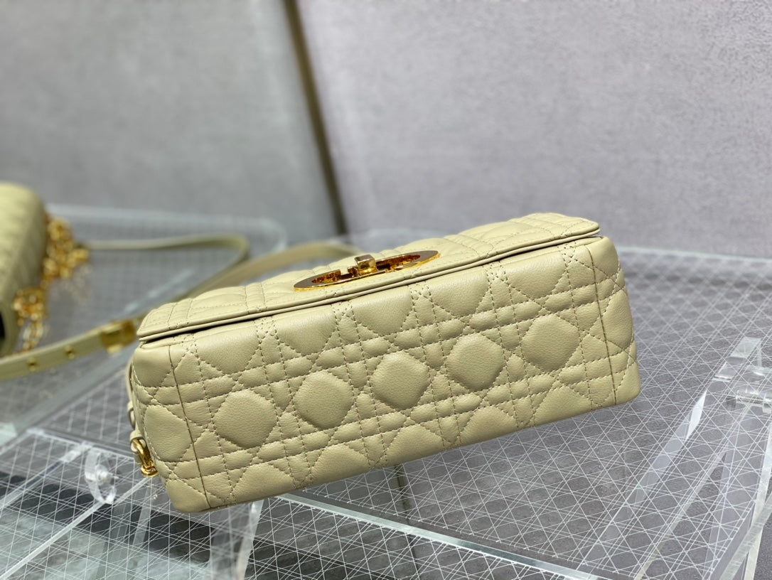 medium caro 25.5 light yellow calfskin