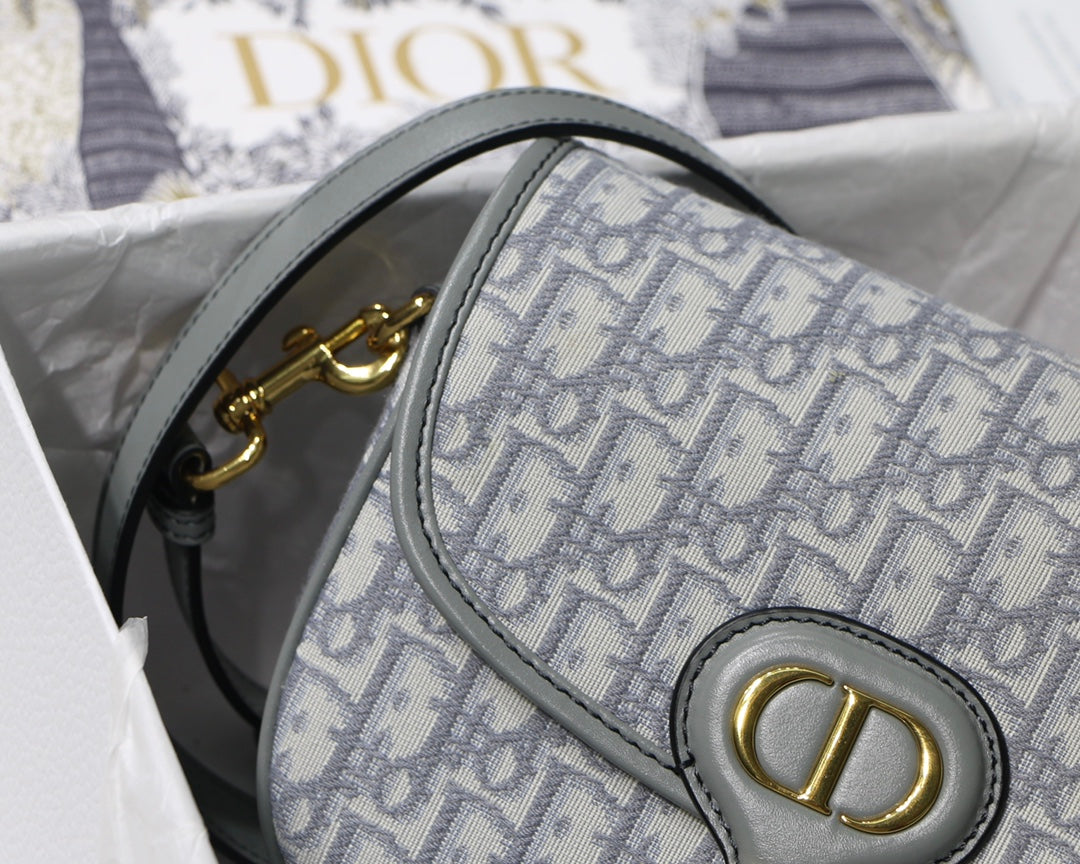 MEDIUM CD BOBBY 22CM GREY OBLIQUE CANVAS GOLD HARDWARE