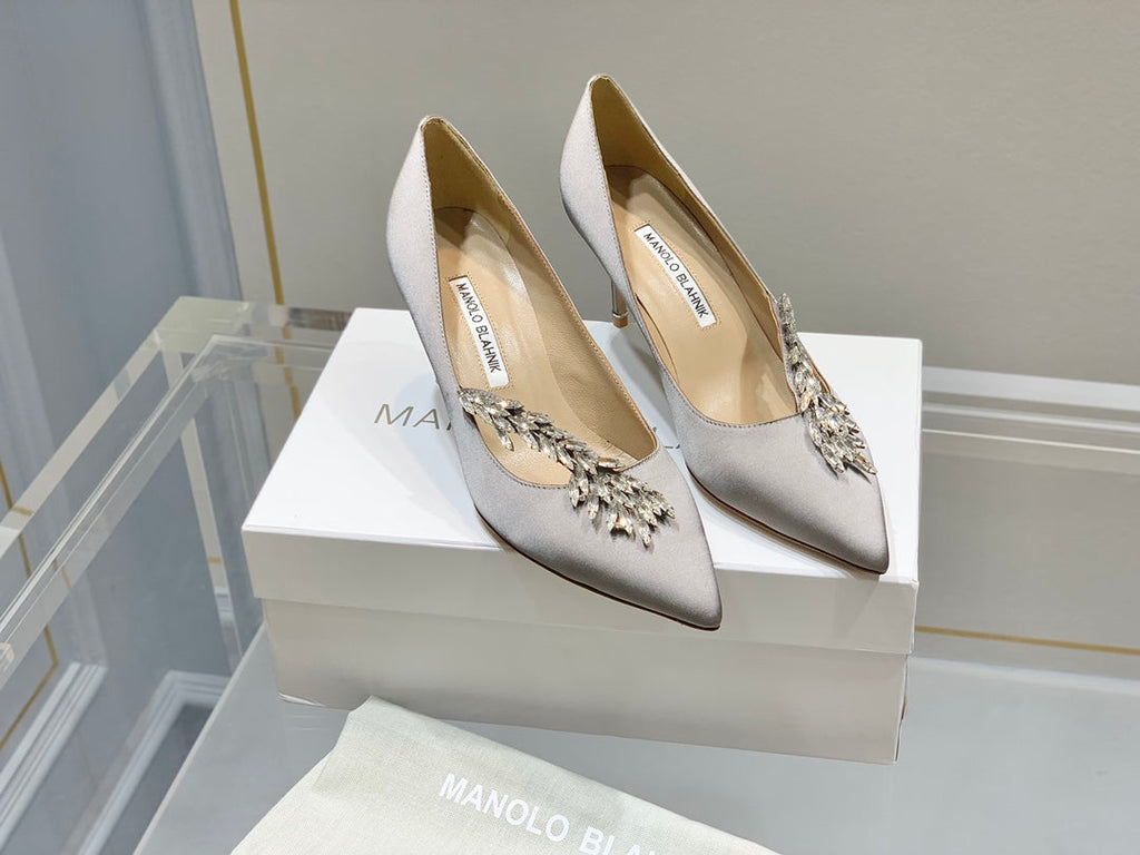 Manolo Wheat Ear Rhinestone High Heels Pumps Grey Silk Fabric 327447