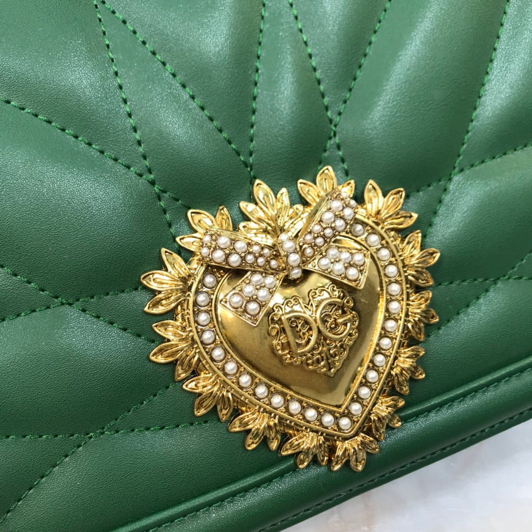 large devotion 26 shouder bag dark green cafskin