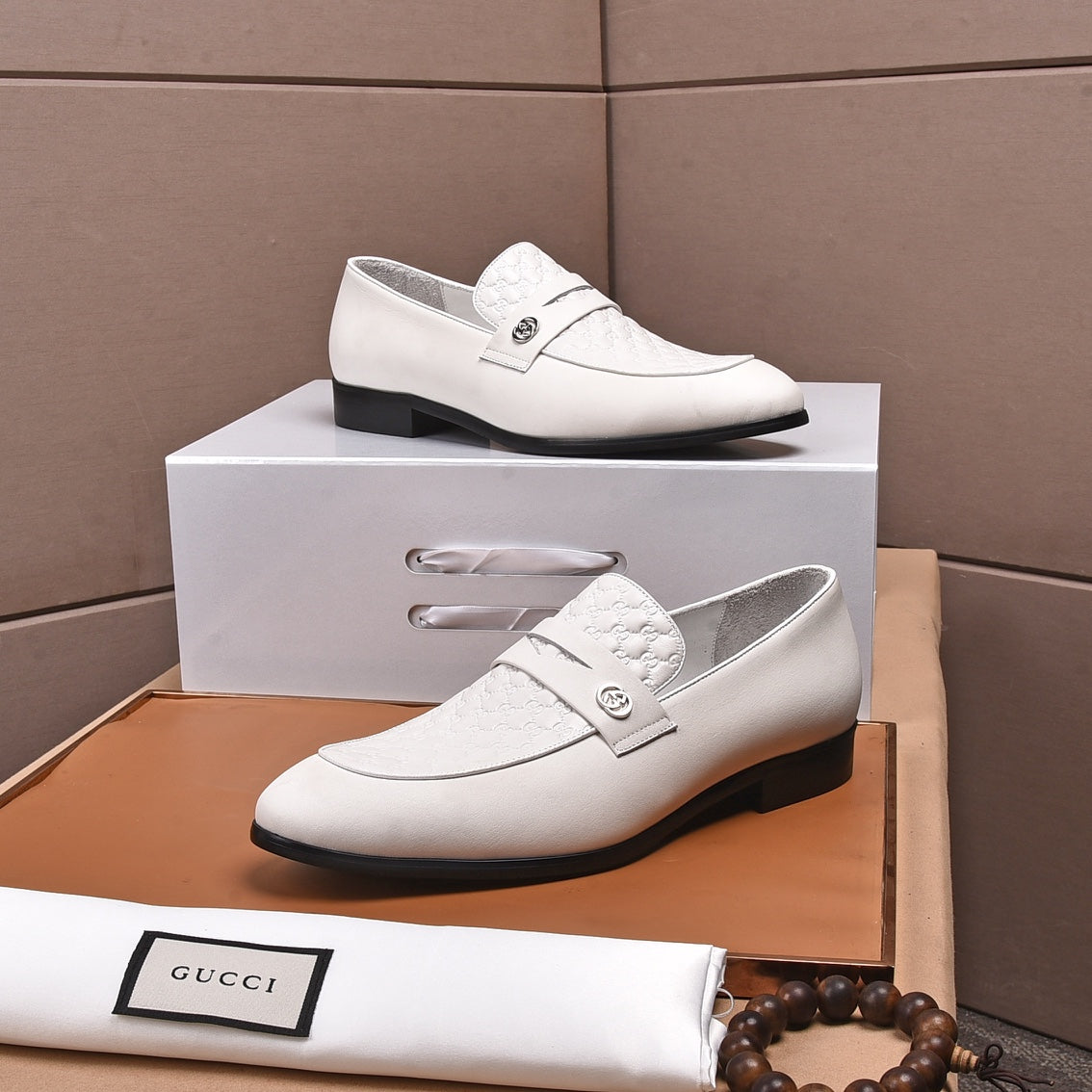 GG Men's Loafer White Embossed Cowhide 538718