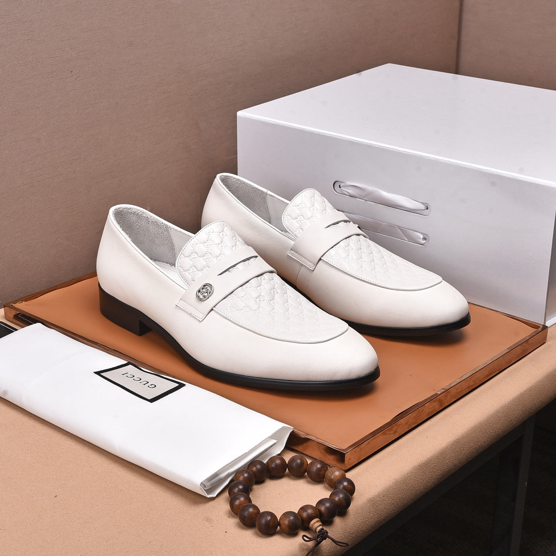 GG Men's Loafer White Embossed Cowhide 538718