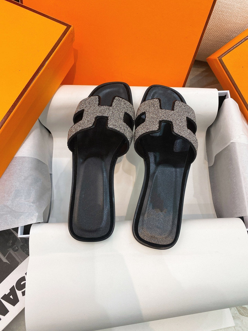 0ran Sandal Caviar Black Leather