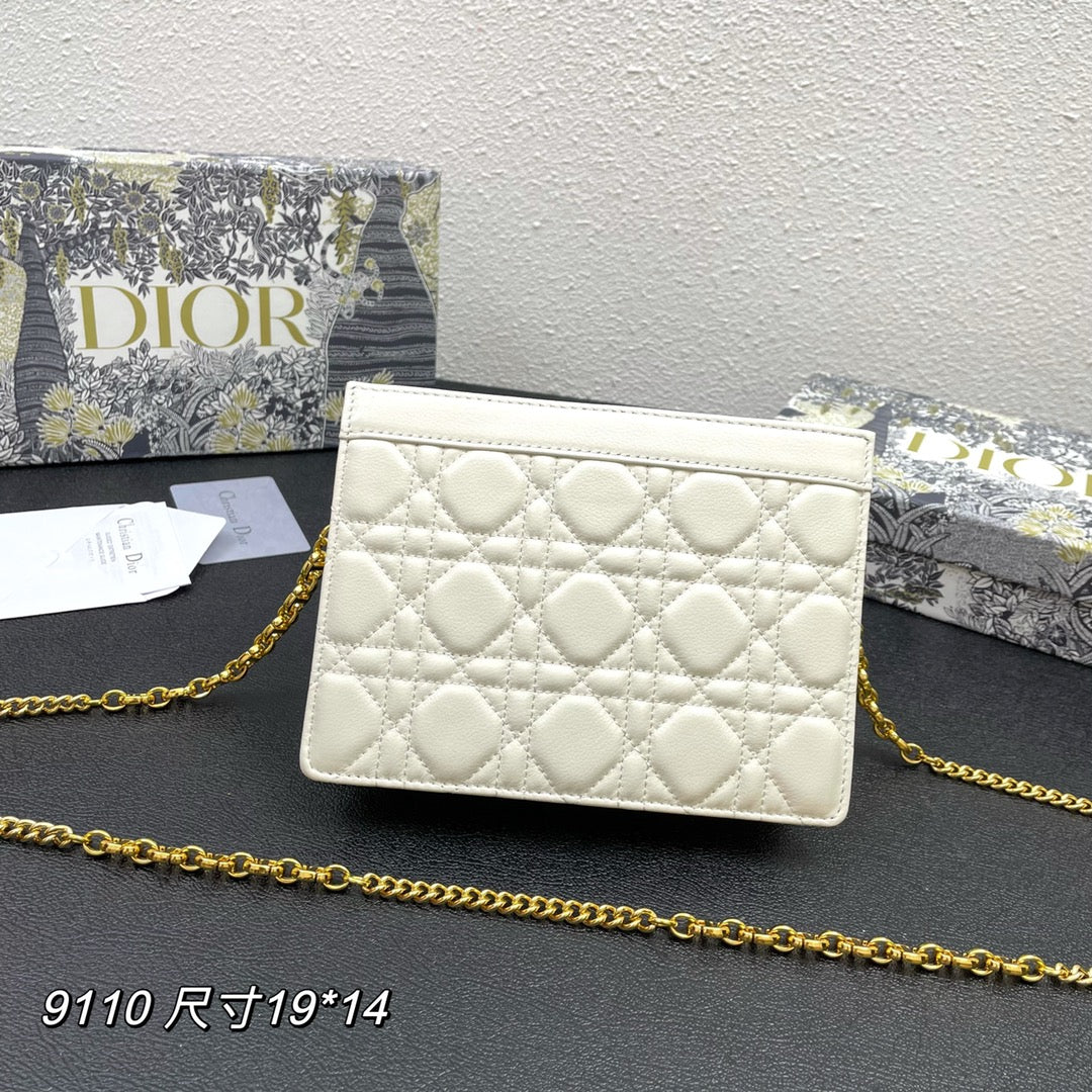 CARO POUCH 19 BAG IN WHITE CALFSKIN