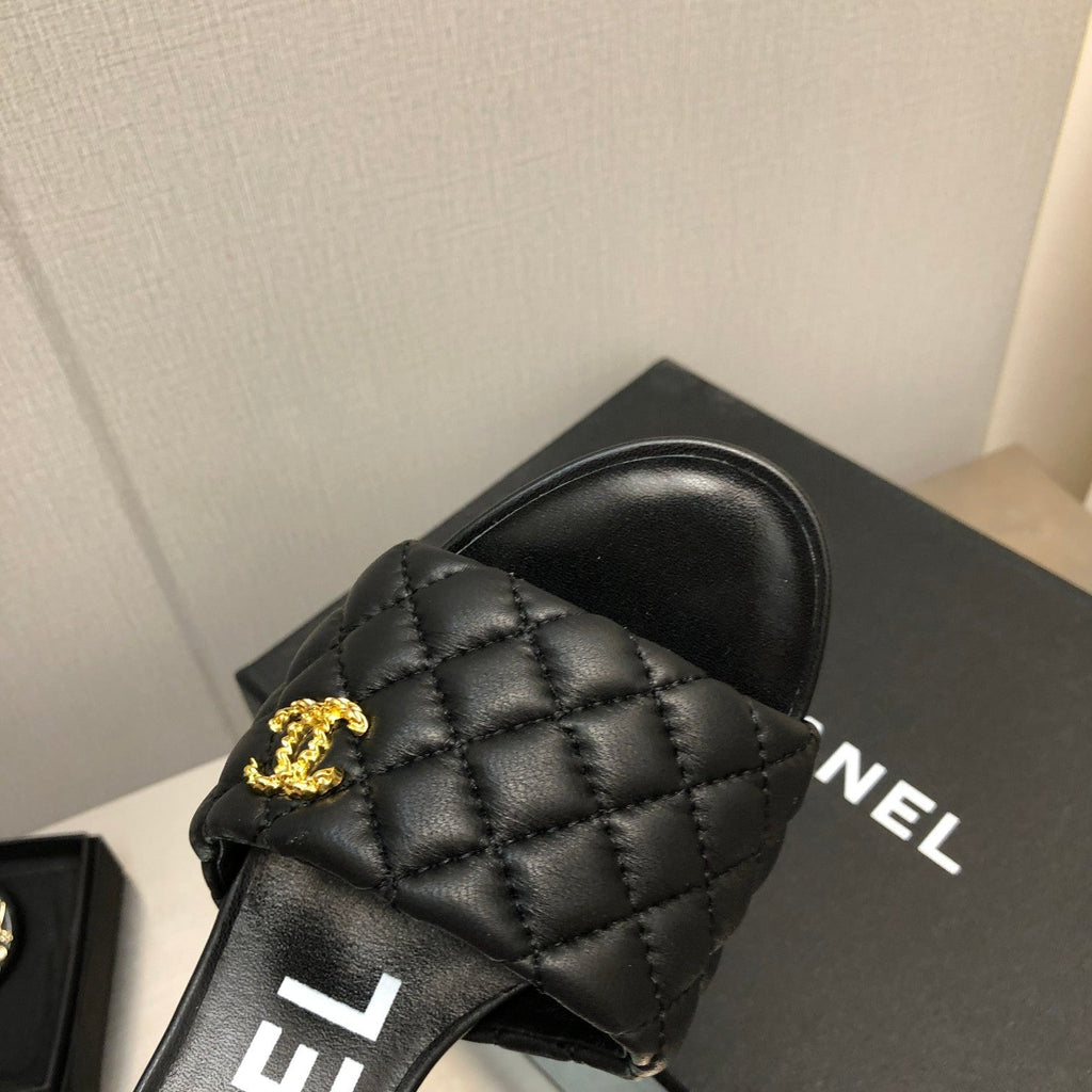 DIAMOND-QUILTED 6 CM SANDALS IN BLACK LAMBSKIN