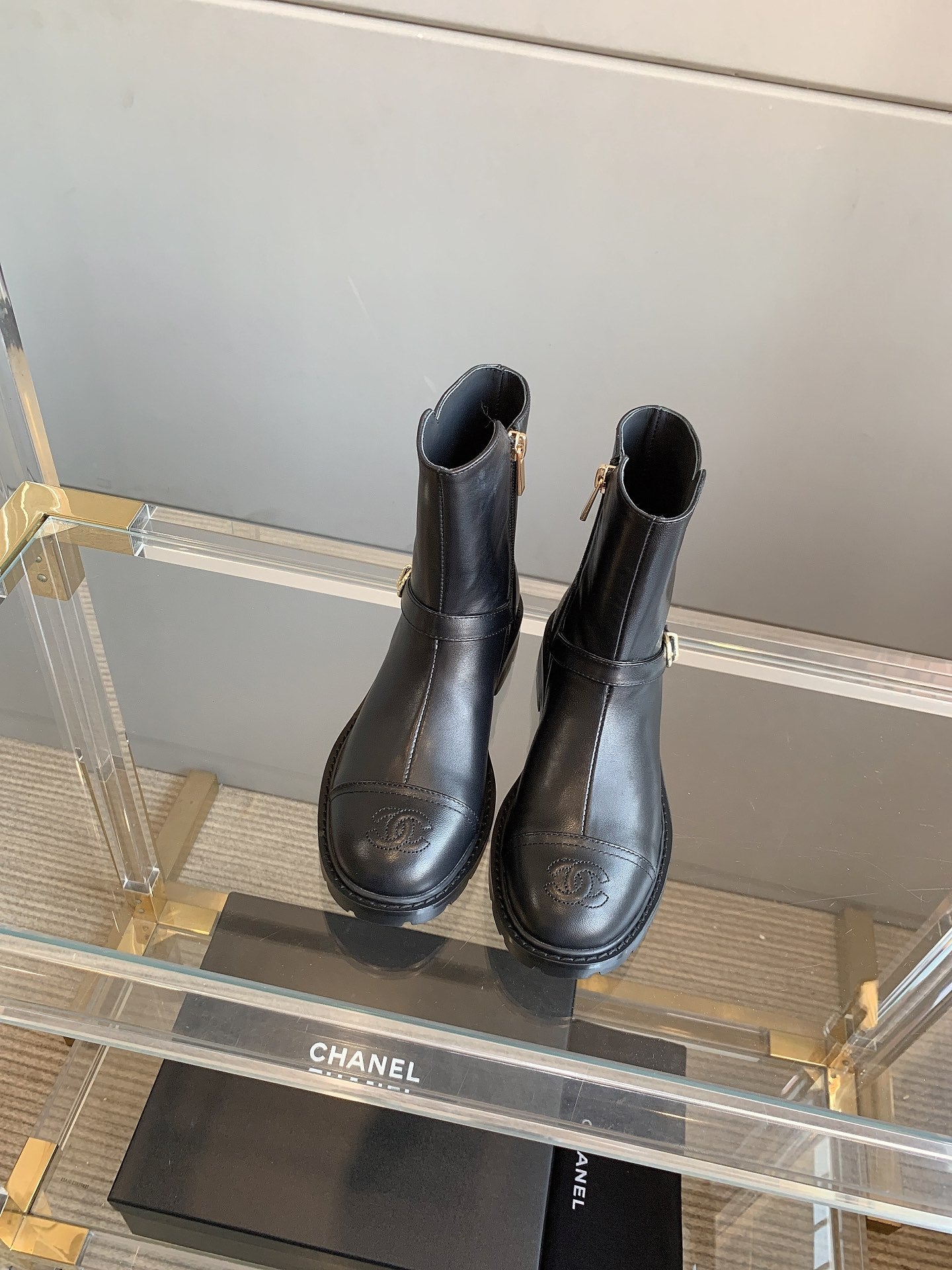 CC Front-Strap Ankle Boots 35mm Black Sheeepskin 464551