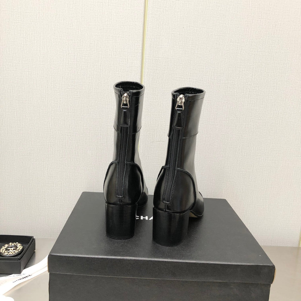 BLOCK HEEL ANKLE BOOTS IN BLACK CALFSKIN