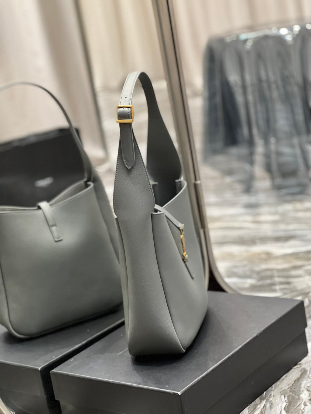 le 5a7 small 23 rock gray calfskin