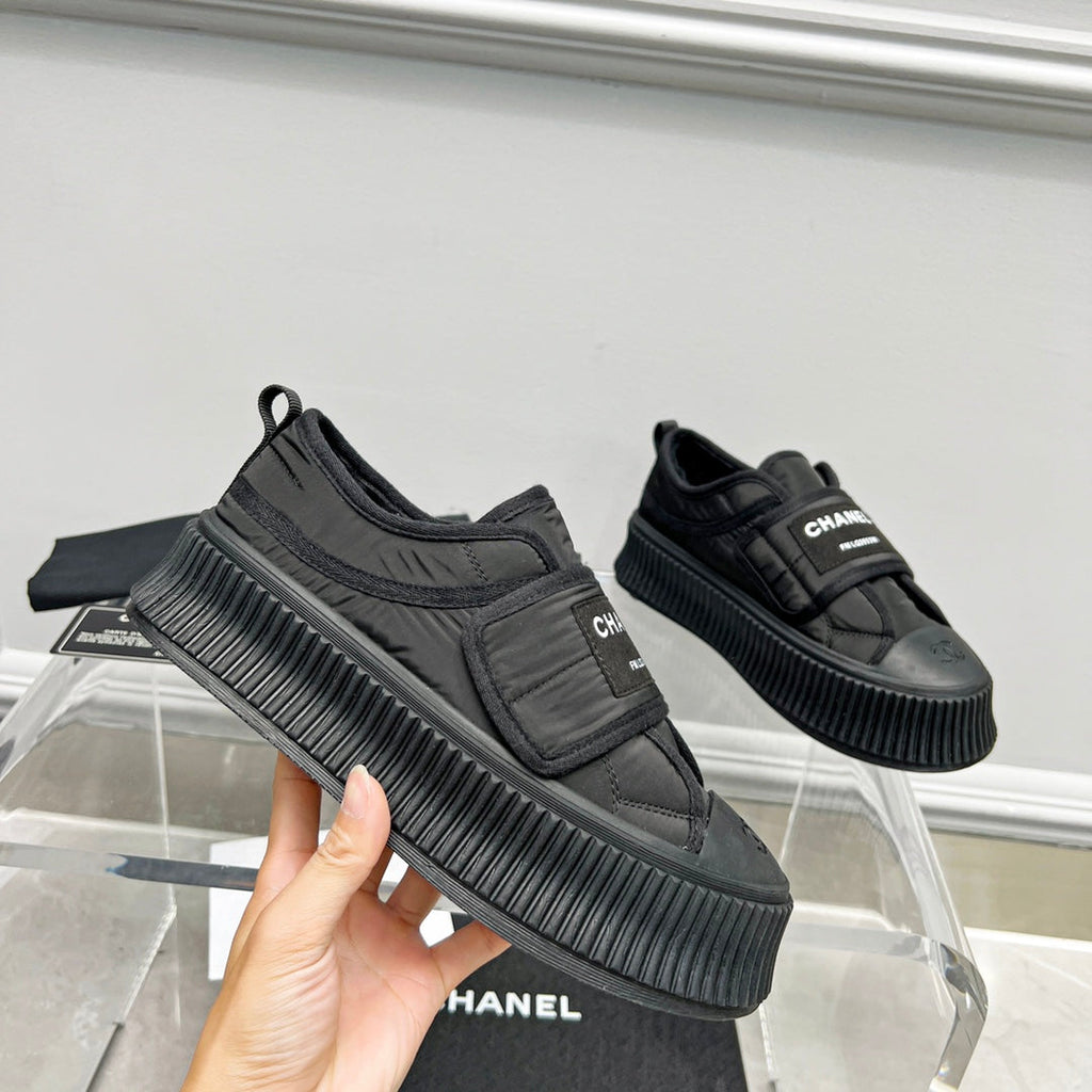 CC Low Sneaker Thick-Soled Black Rain Velvet Fabric