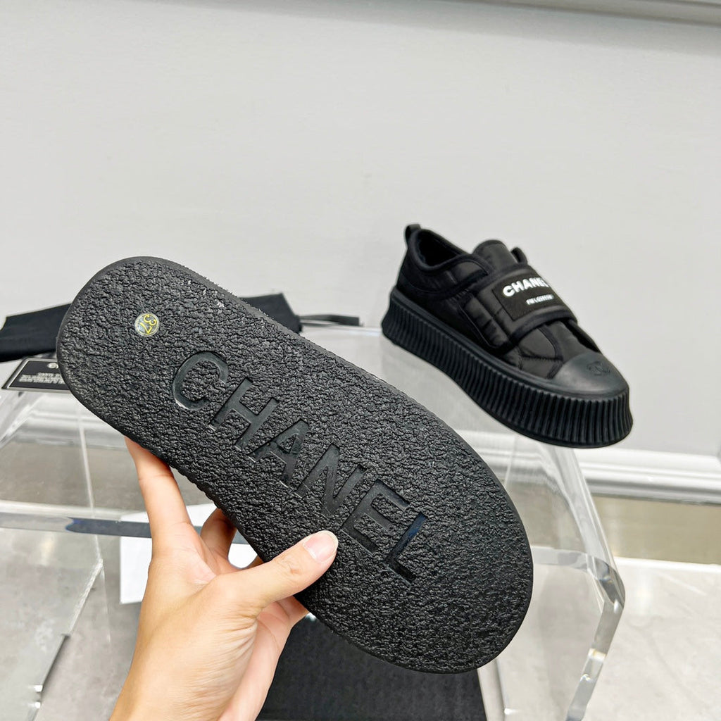 CC Low Sneaker Thick-Soled Black Rain Velvet Fabric