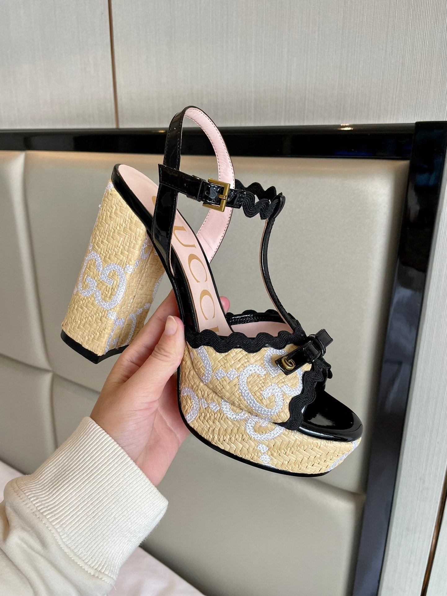 GG Kertu Platform Sandals 12cm Beige Black Raffia Leather 695697
