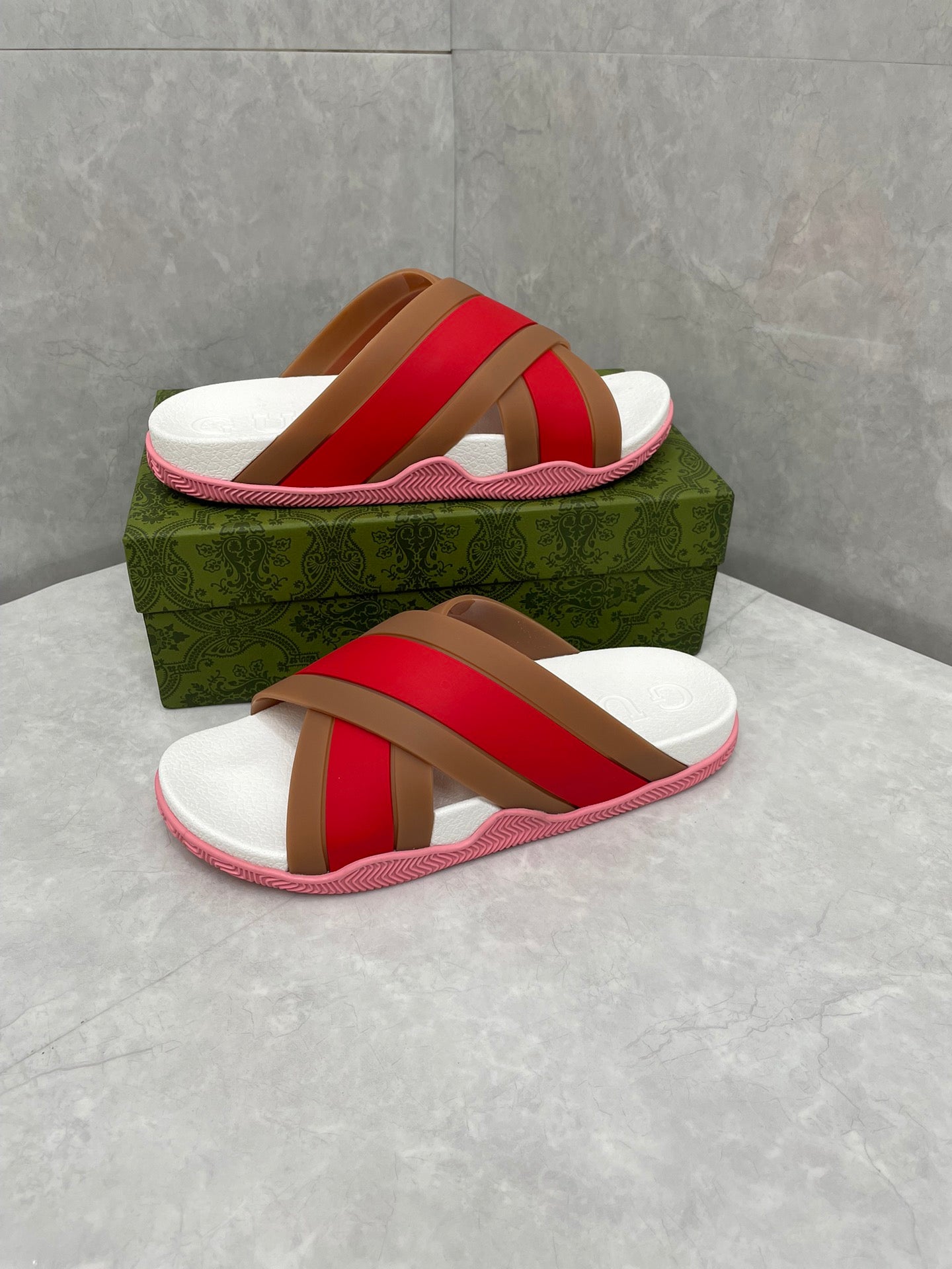 GG Striped Rubber Slides White Red Rubber 788222