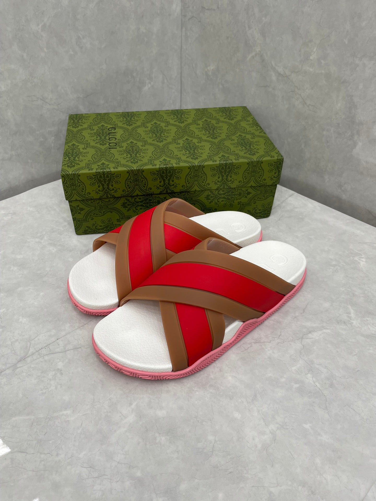 GG Striped Rubber Slides White Red Rubber 788222