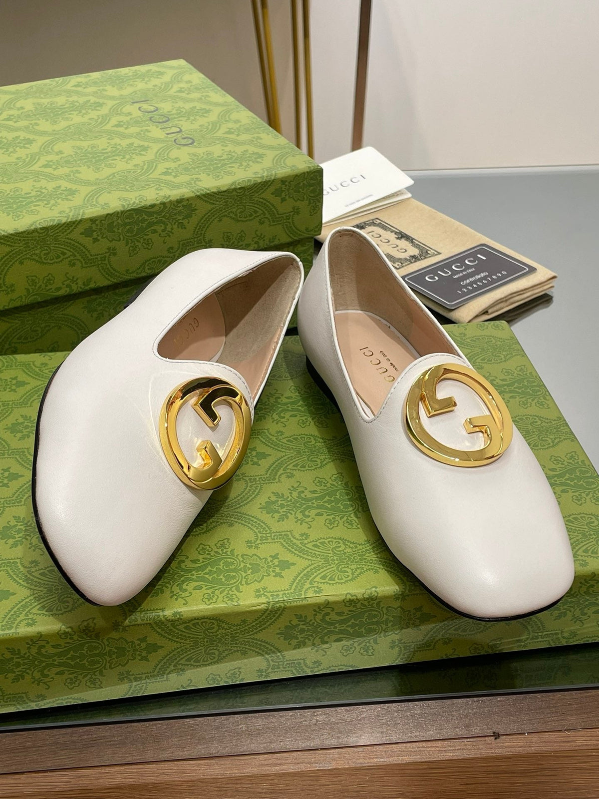 BLONDIE LOGO-PLAQUE LOAFERS IN WHITE CALFSKIN