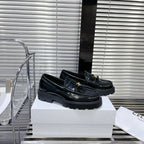 MARGARET CHUNKY LOAFER WITH FRINGES AND TRIOMPHE CHAIN IN POLISHED BULL GLOSSY BLACK