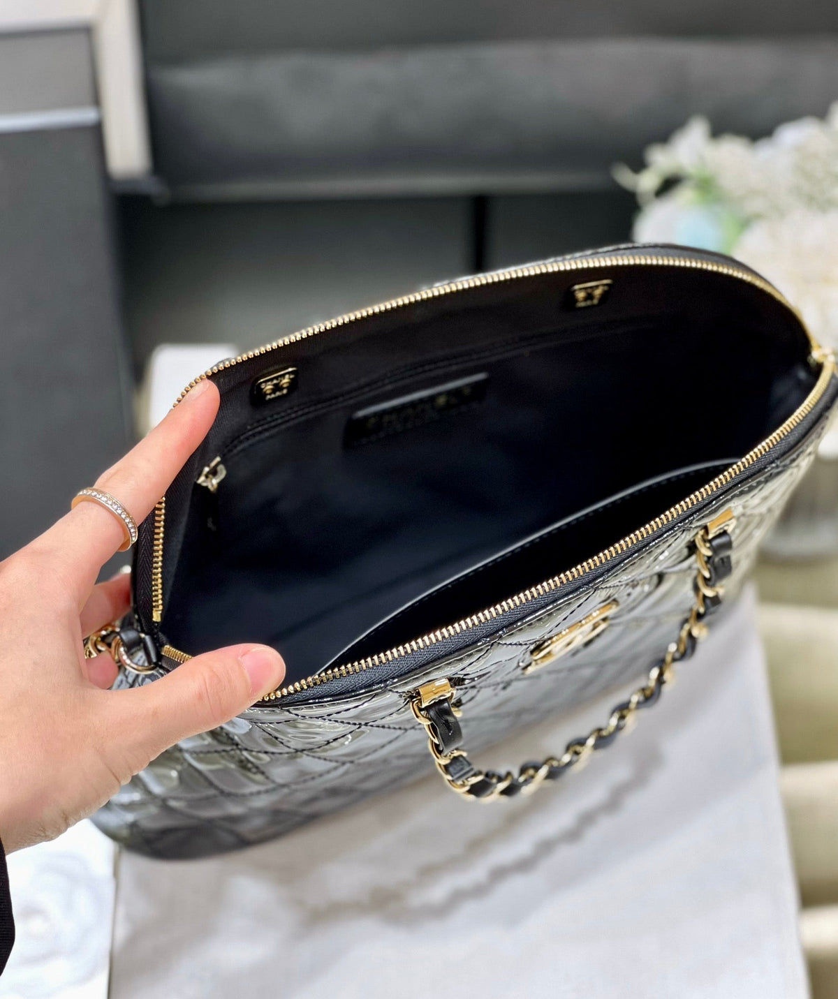 CC 23S Shell Bag 28.5cm Black Patent Leather
