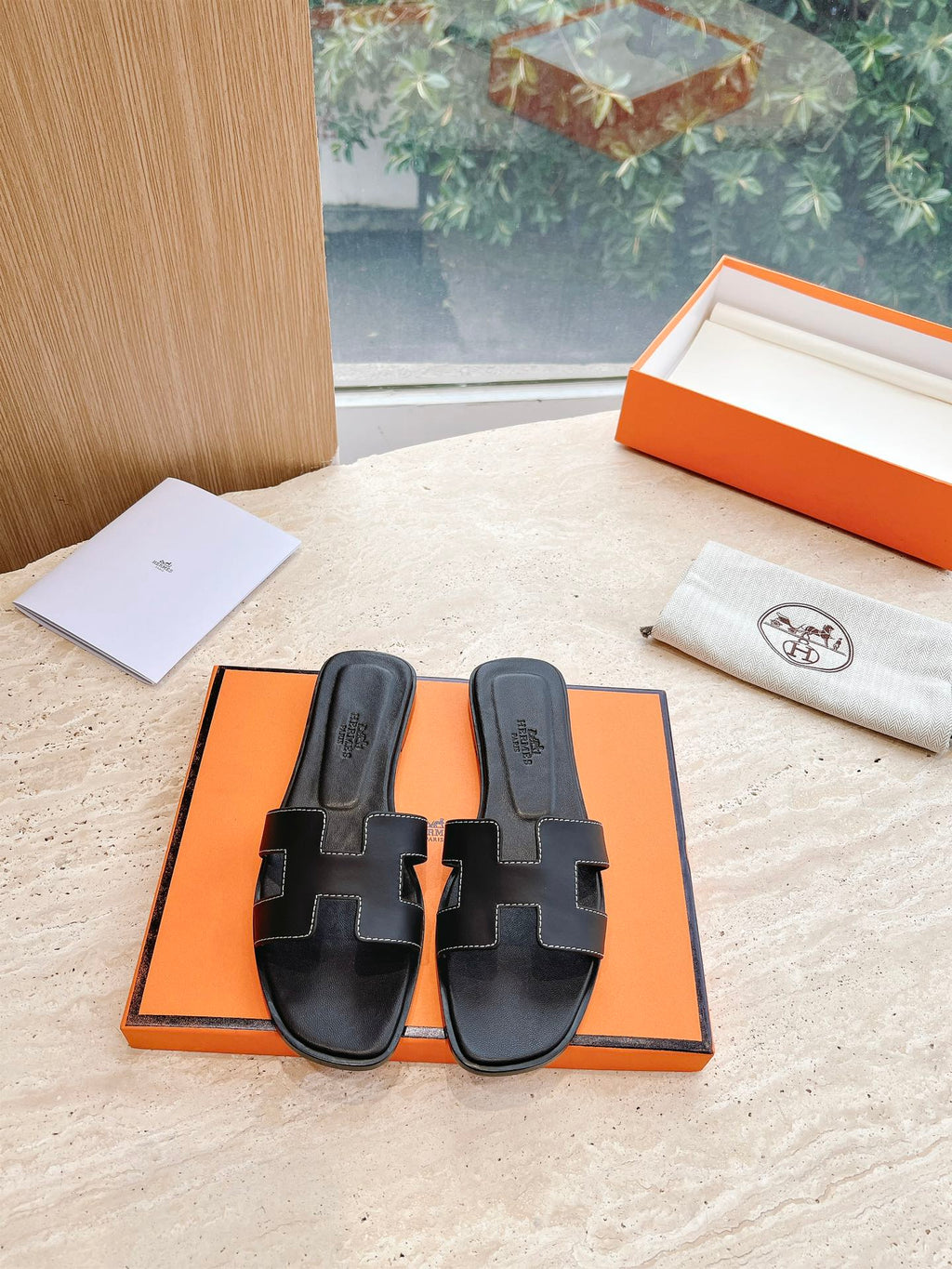 HM 25 Oran Sandal Black Calfskin