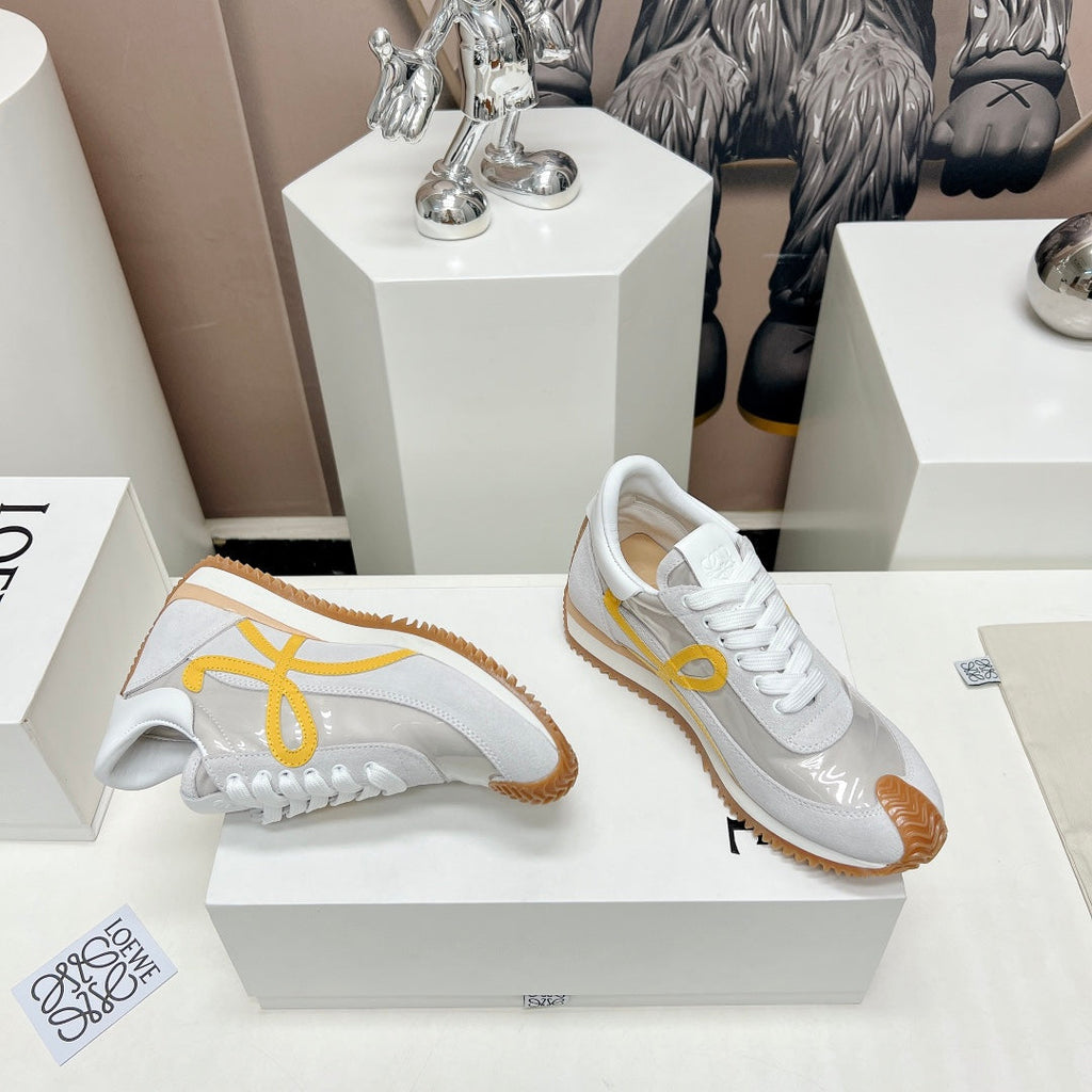 FLOW RUNNER SNEAKER IN PALE GRAY SUEDE AND SHEEPSKIN