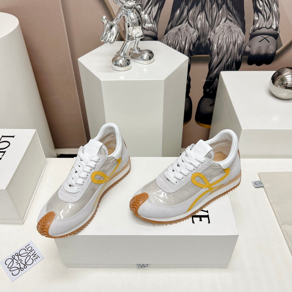 FLOW RUNNER SNEAKER IN PALE GRAY SUEDE AND SHEEPSKIN