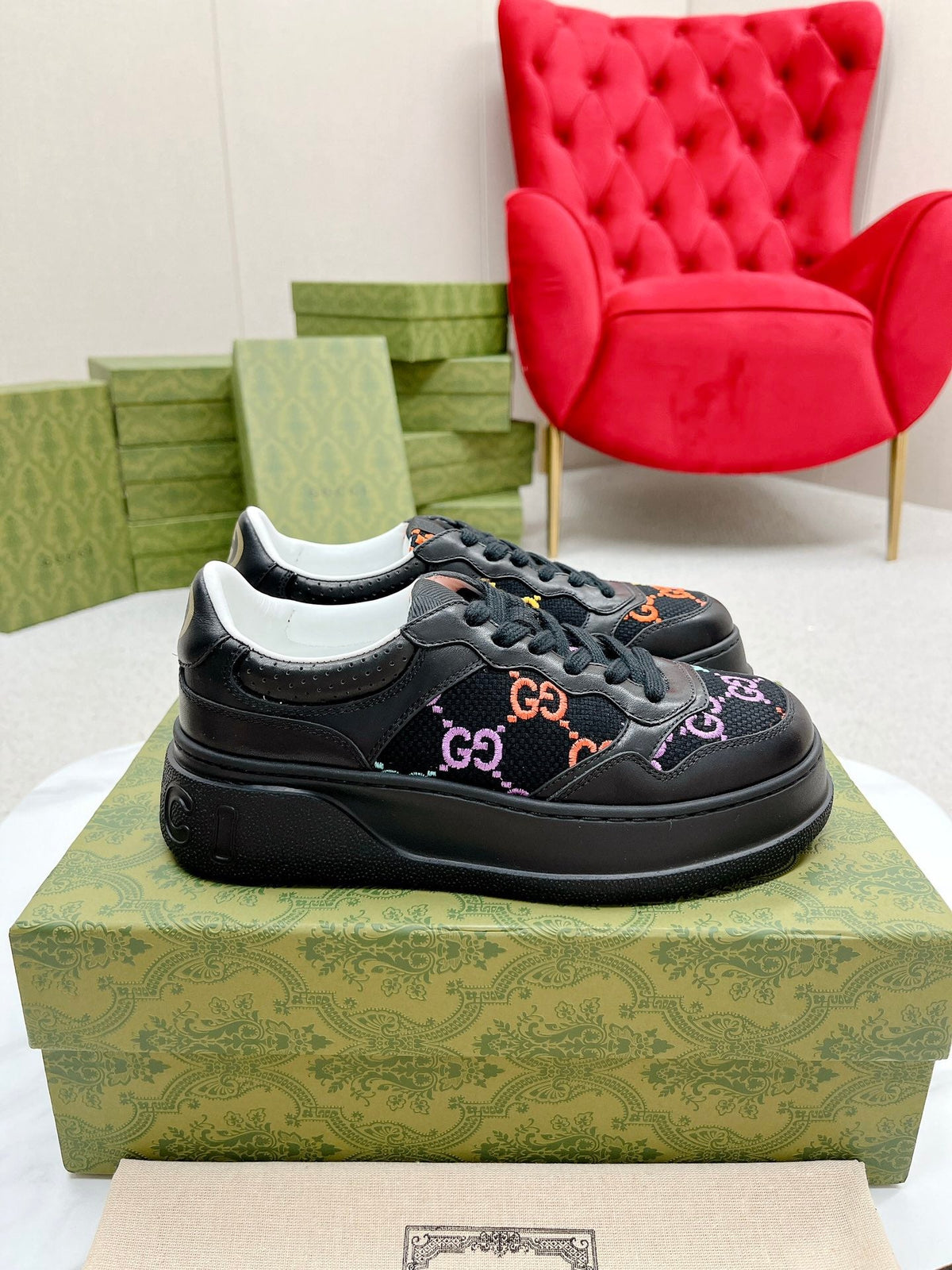 GG TRAINER BLACK CALFSKIN WITH PATTERN