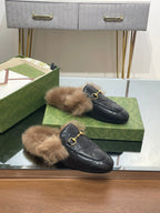 HORSEBIT MULE IN BLACK EMBOSSED CALFSKIN AND LAMB WOOL LINING