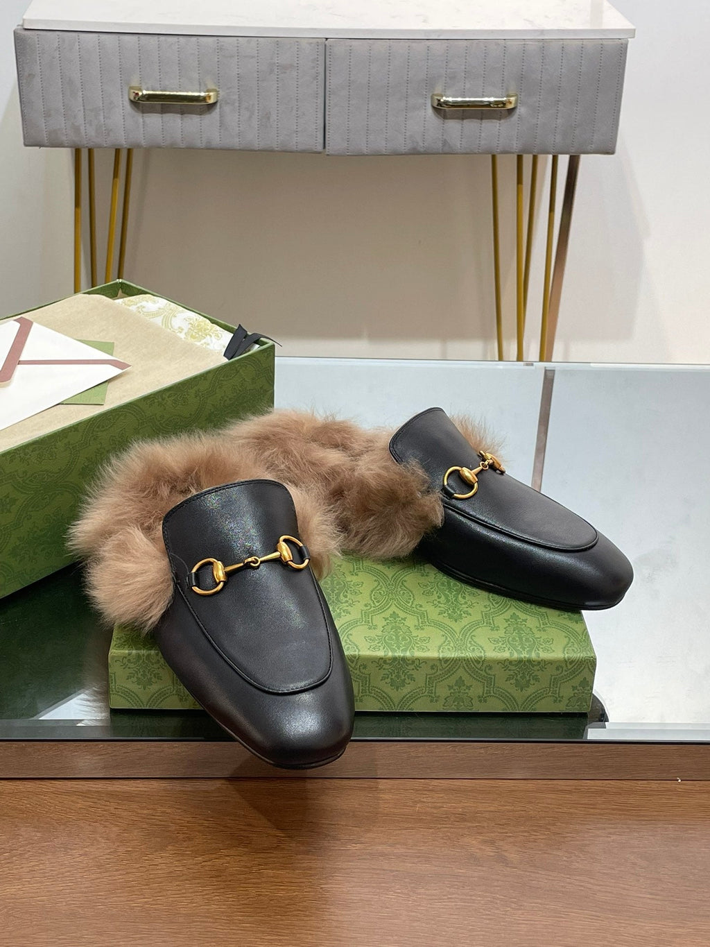 HORSEBIT MULE IN BLACK CALFSKIN AND LAMB WOOL LINING