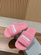 FURRY SLIDES IN PINK CURLY SHEARLING